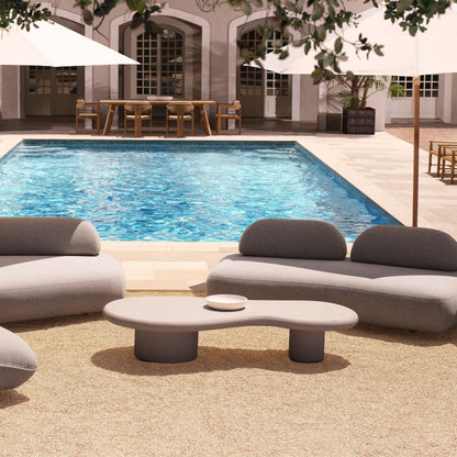 Eichholtz Outdoor Couchtisch Erato – GFRC Grau | Organische Form | Indoor &amp; Outdoor Outdoor Couchtisch asymetrisch Eichholtz