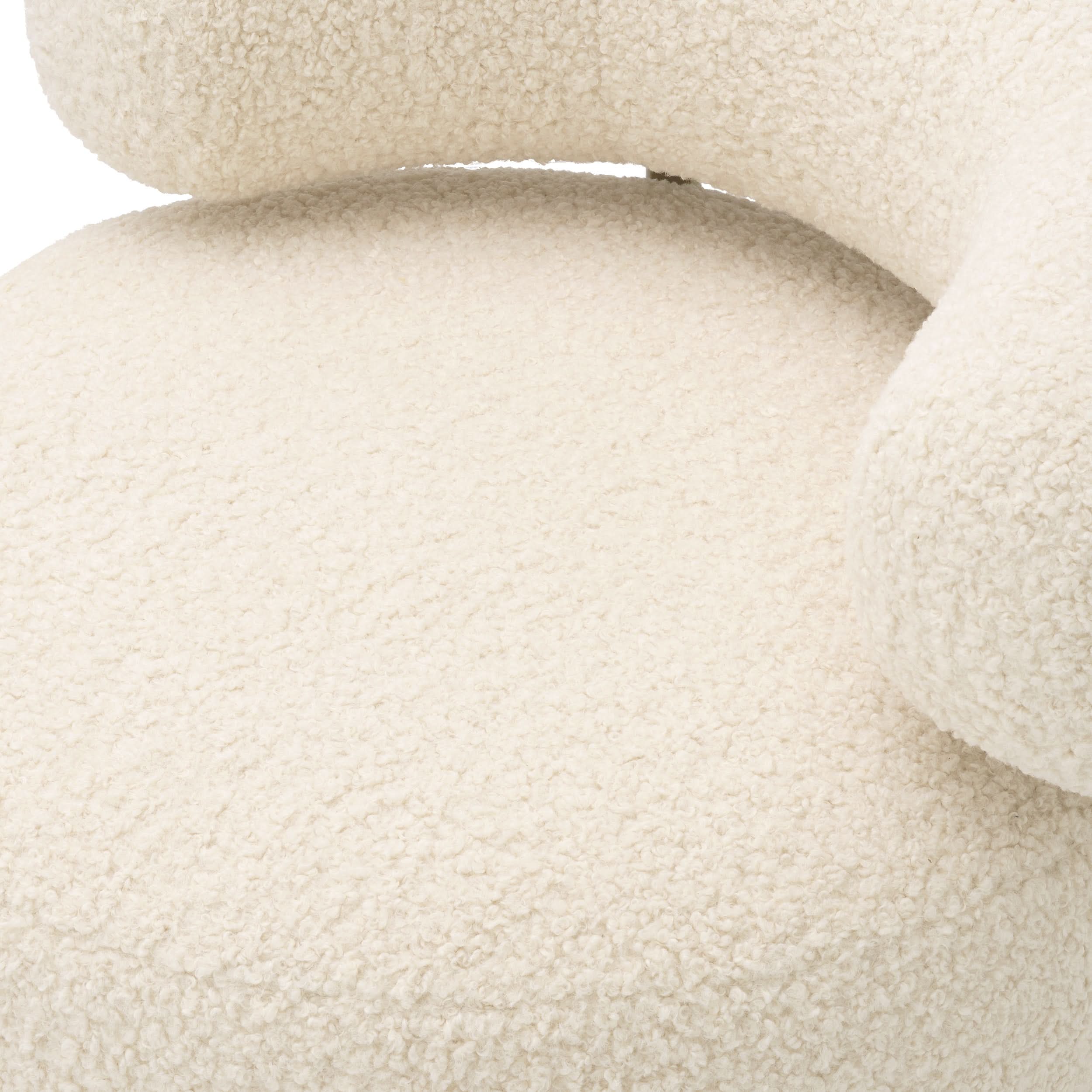 Eichholtz Sessel Thompson – Faux Shearling | Gebürstetes Messing | Skulpturale Form Polstersessel Eichholtz