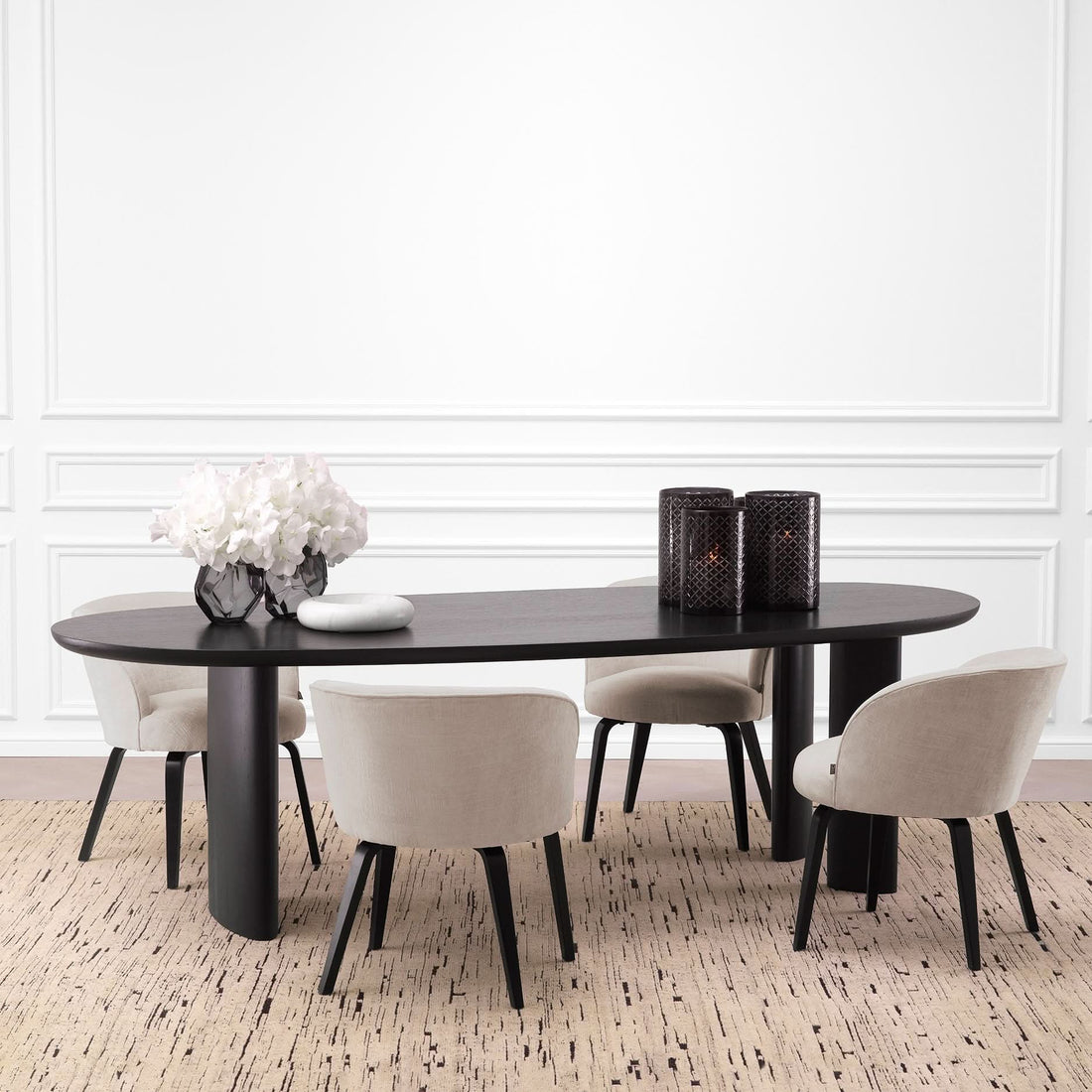 Eichholtz Esstisch Lindner – Schwarzes Furnier | Organische Form | Elliptische Beine Esstisch oval Eichholtz