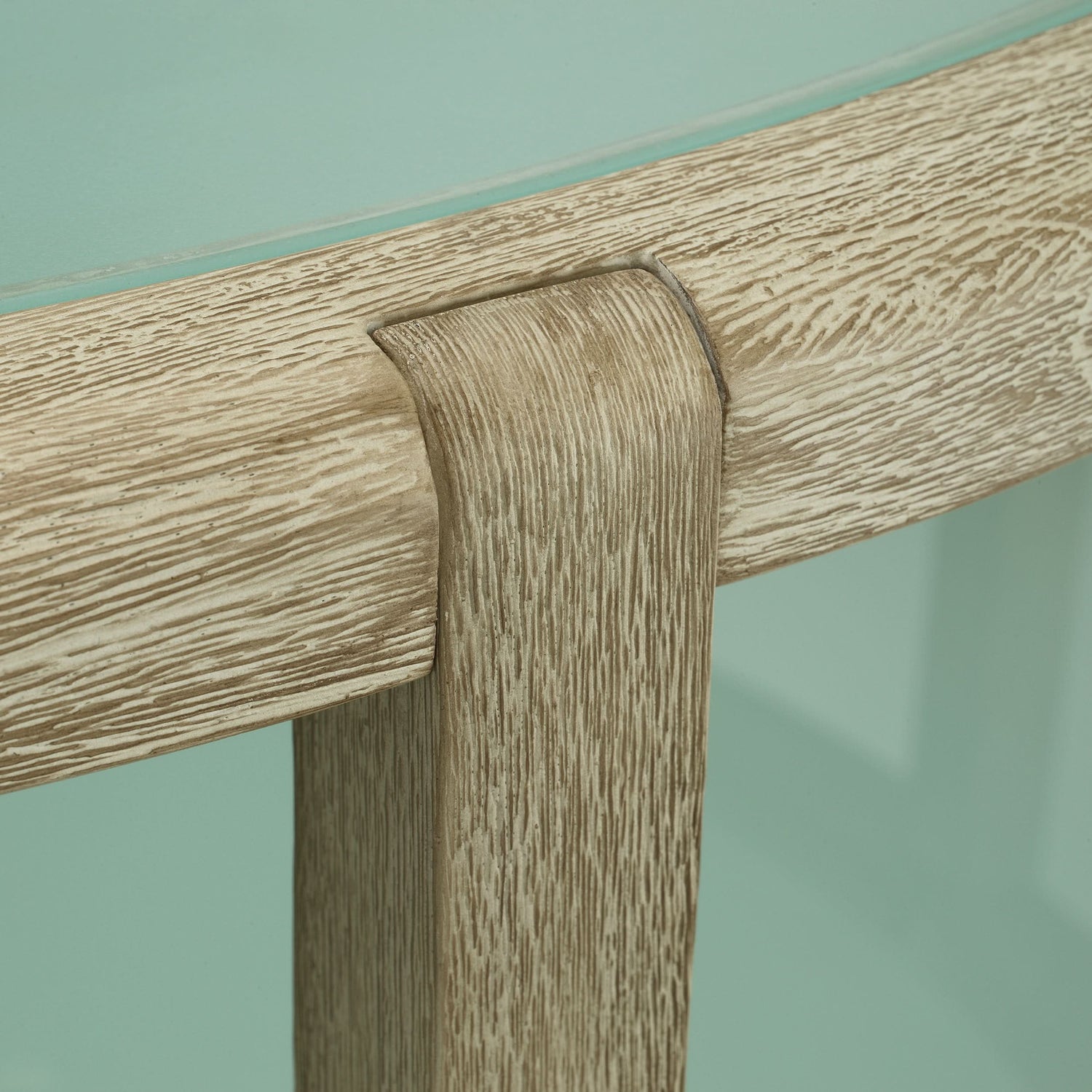 Eichholtz Outdoor Couchtisch Anthony – Gealtertes Teakholz | Milchglas Outdoor Couchtisch rund Eichholtz