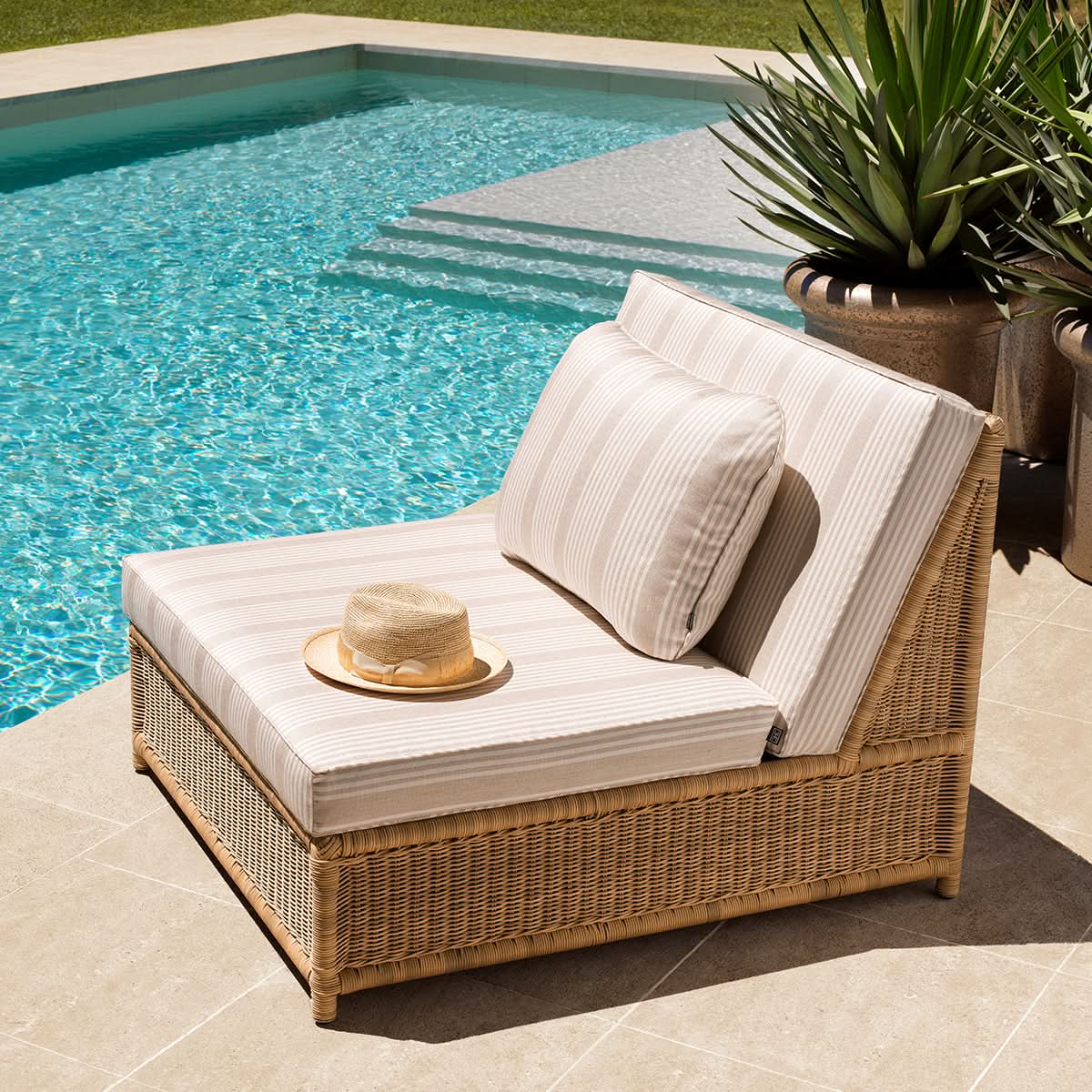 Eichholtz Outdoor Sessel Hampton – Saville Beige | Kunstrattan Outdoor Sofa Eichholtz
