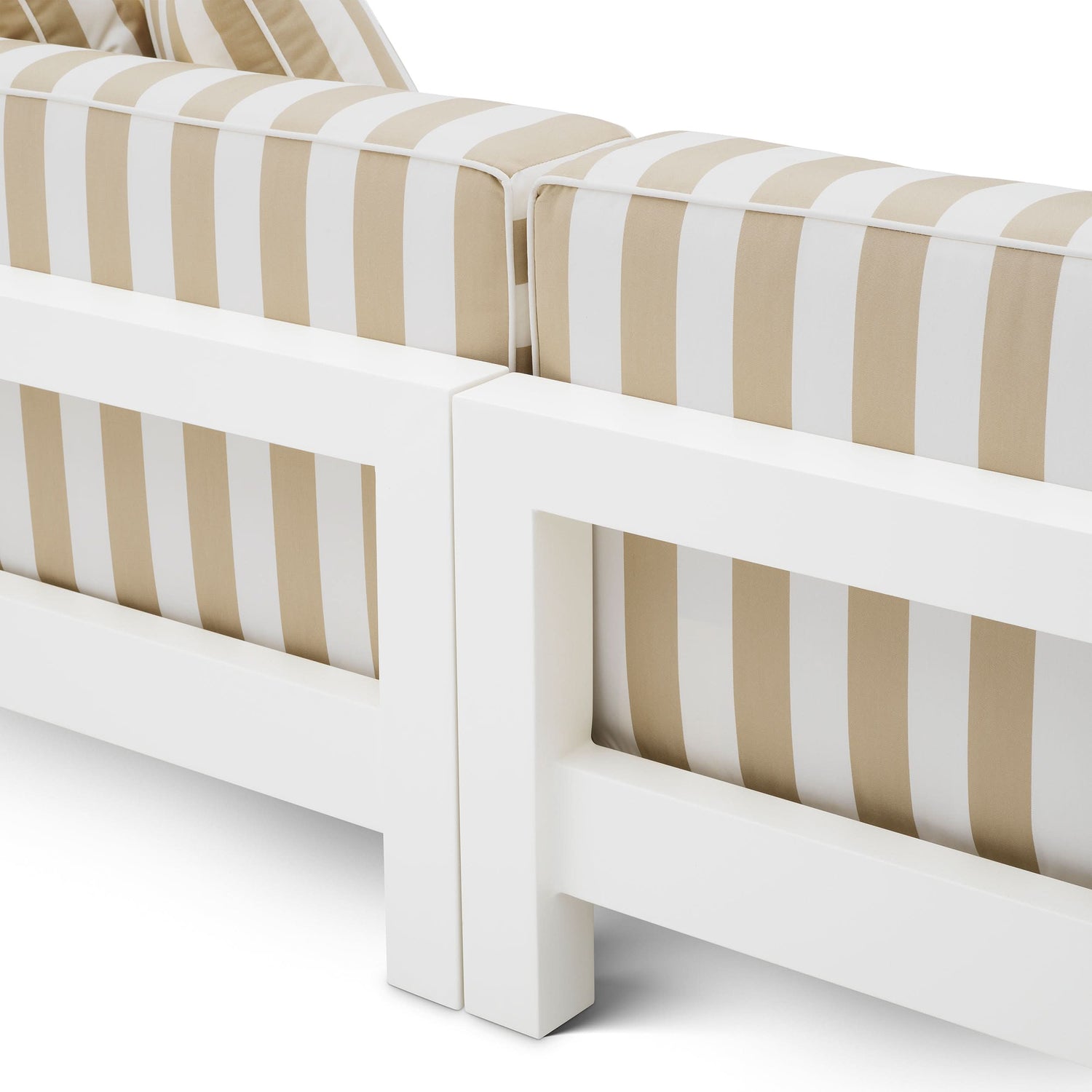 Eichholtz Outdoor Lounge Set Cap-Antibes – Sofa, 2 Sessel, 2 Couchtische &amp; Tischleuchte Outdoor Set Eichholtz