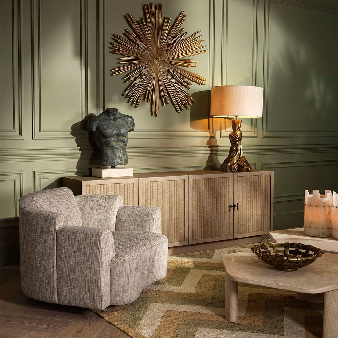 Eichholtz Drehsessel Marbella – Creststone Beige | schwarzer Sockel Drehsessel Eichholtz