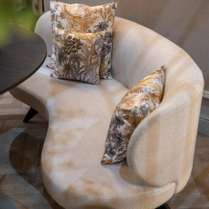 The Grand Collection Esssofa Ricardo Curved – Weiß-Beiger Stoff | Geschwungene Form Esssofa The Grand Collection