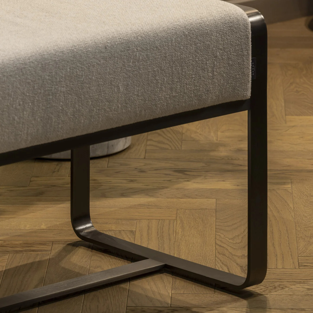 The Grand GREGORIO Hocker – Greige | Taupe Grau Polsterhocker The Grand Collection