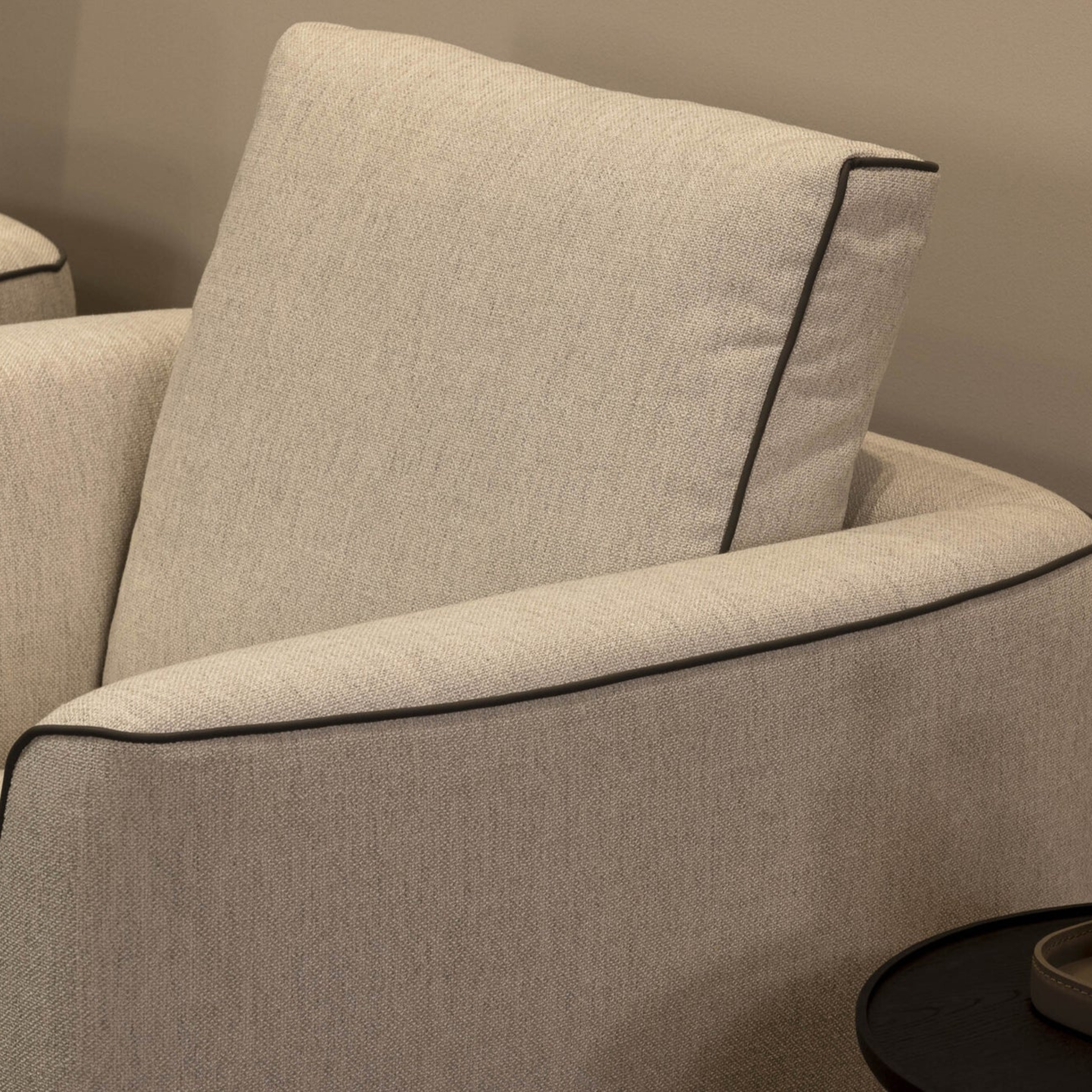 The Grand GREGORIO Sessel – Greige | Taupe Grau Polstersessel The Grand Collection