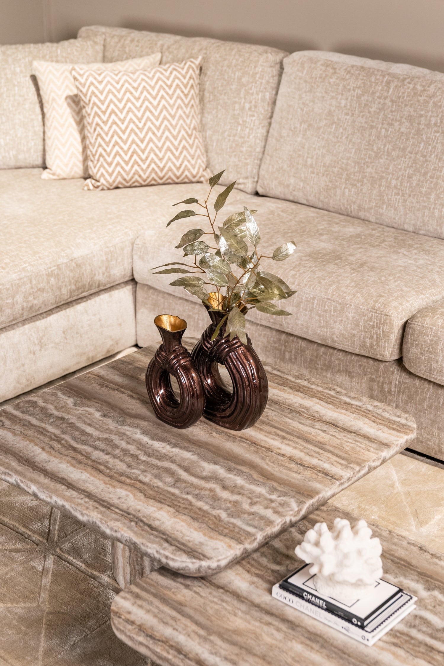 Richmond Interiors Vase Suen dark brown large