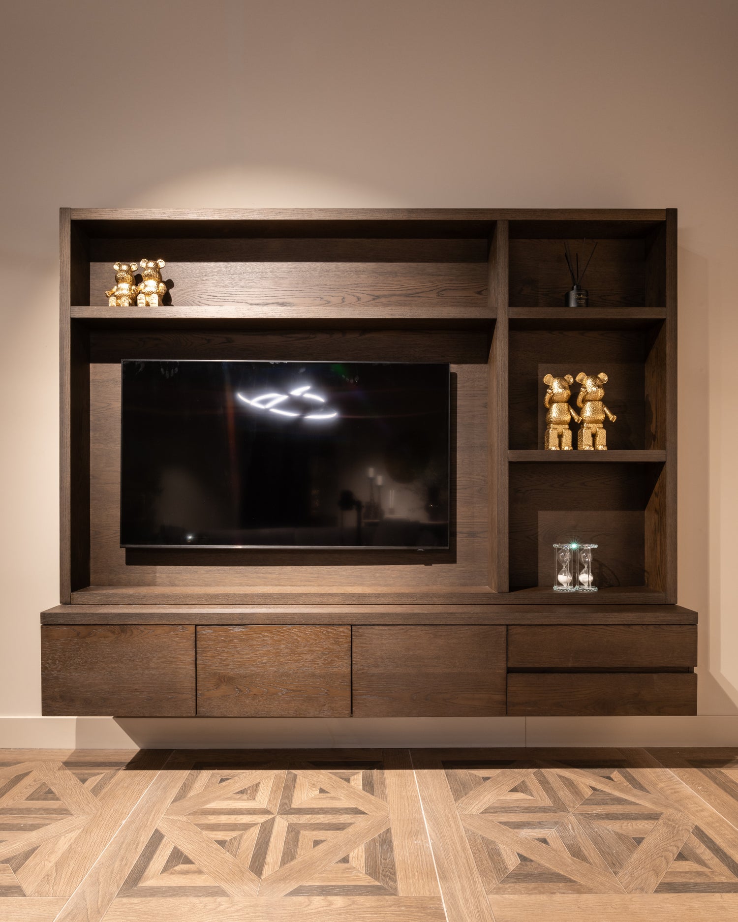 Richmond Interiors TV-Schrank Lachance brown 3-doors 2-drawers TV-Schrank Richmond Interiors