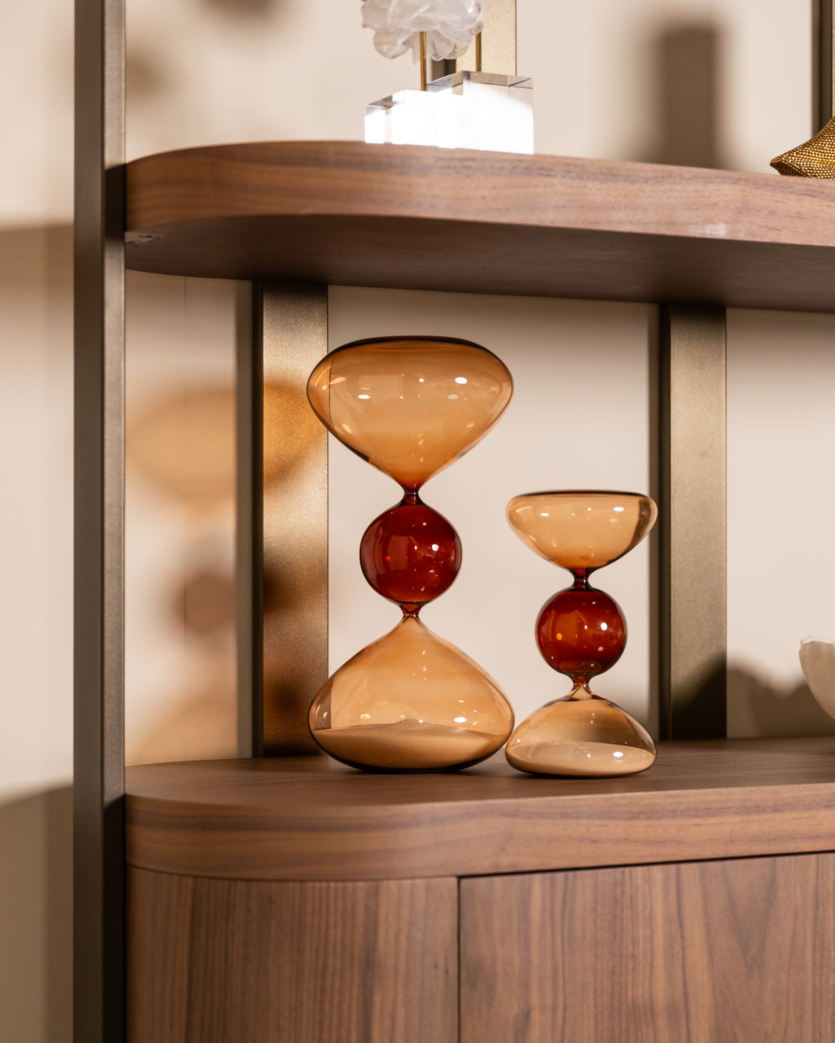Richmond Interiors Vitrine Windsor walnut Richmond Interiors