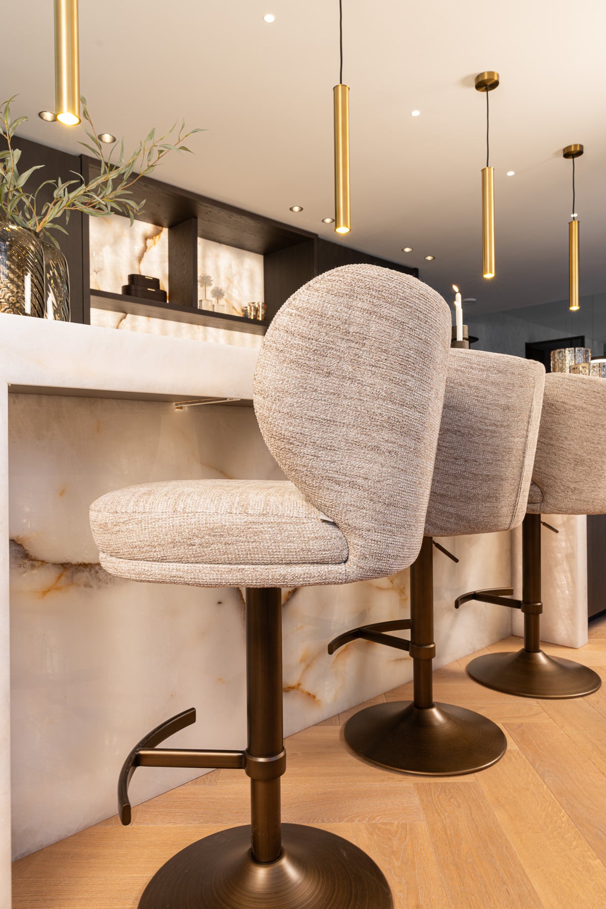 Richmond Interiors Barhocker Amely natural softweave swivel Richmond Interiors