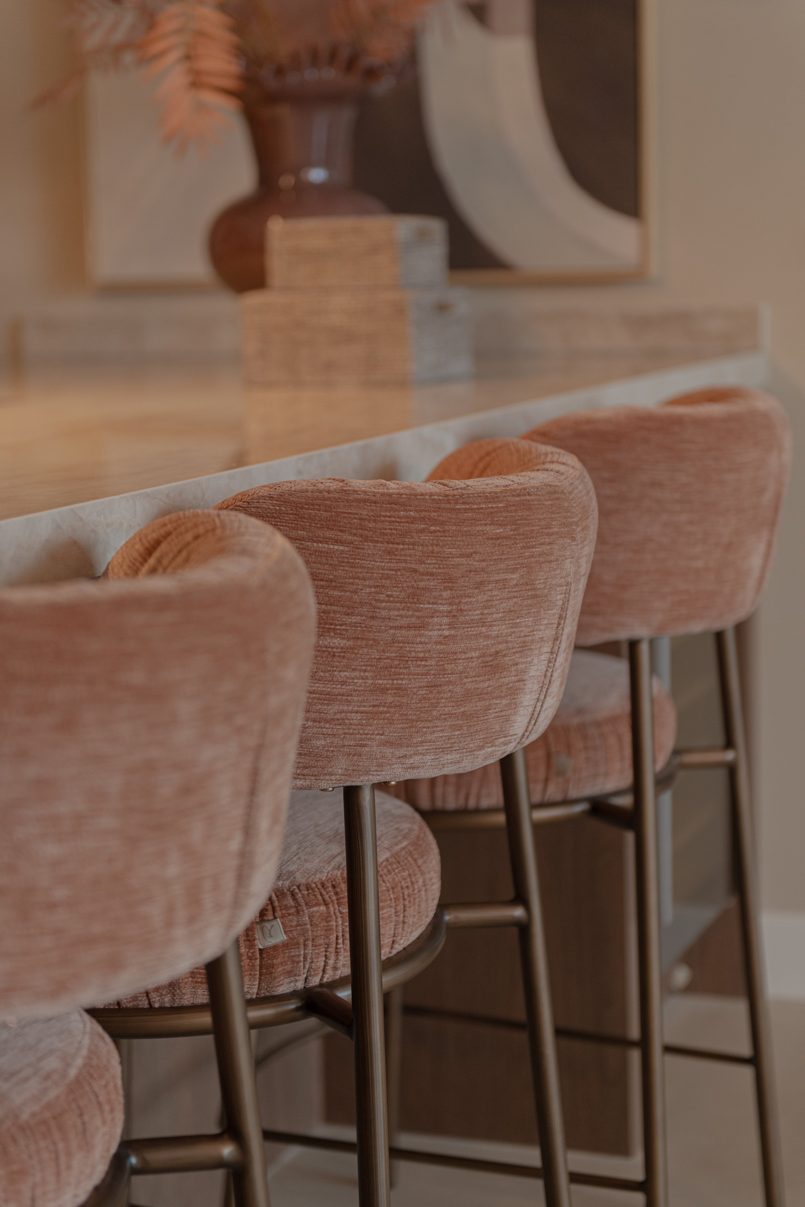 Richmond Interiors Thekenstuhl Encanto Be straight mocha mousse Thekenstuhl Richmond Interiors