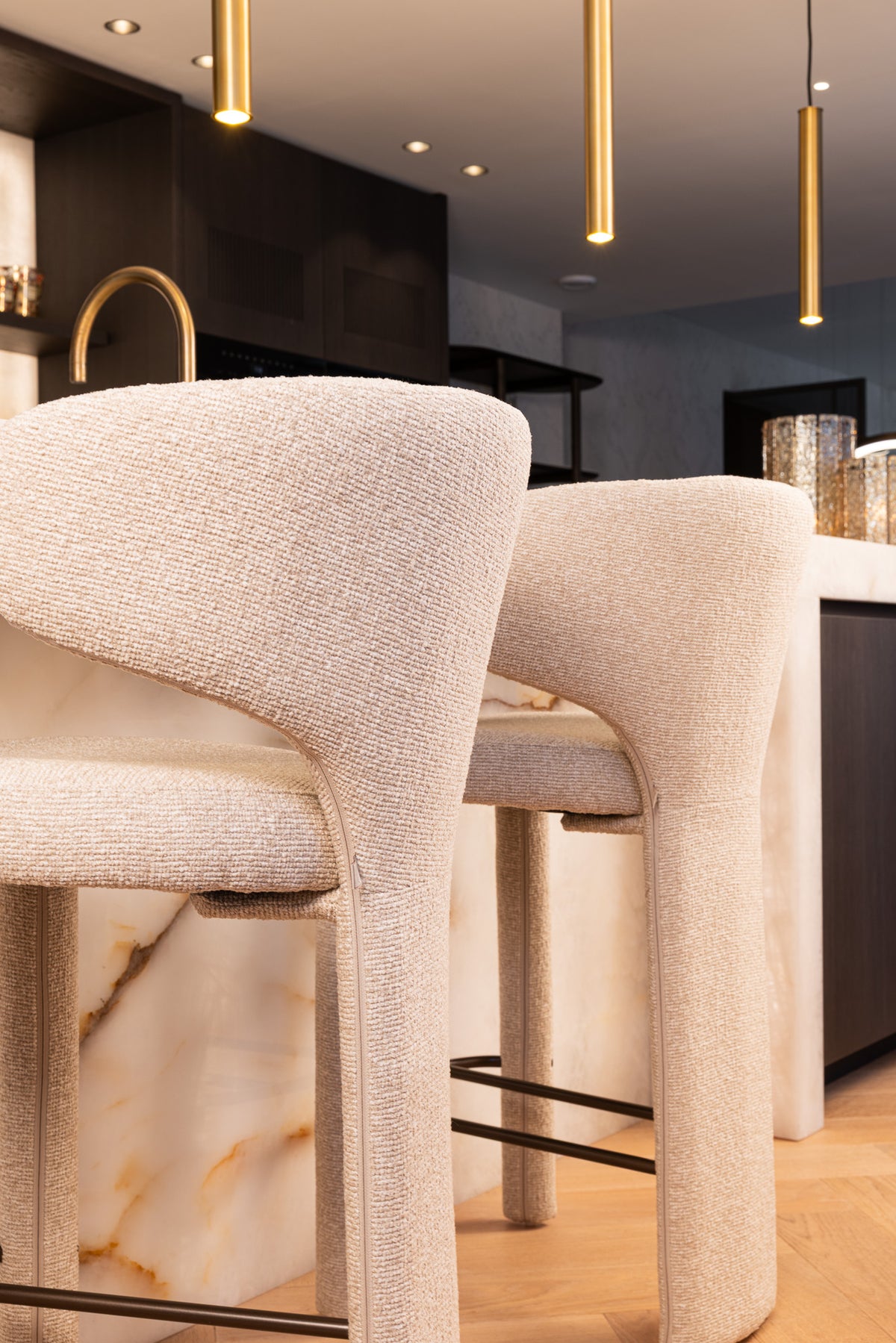 Richmond Interiors Thekenstuhl Viola biscotti Richmond Interiors