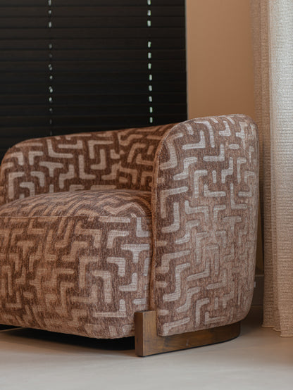Richmond Interiors Lounge Stuhl Hannah brown labyrinth fire retardant Lounge Stuhl Richmond Interiors