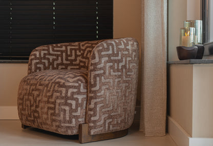 Richmond Interiors Lounge Stuhl Hannah brown labyrinth fire retardant Lounge Stuhl Richmond Interiors