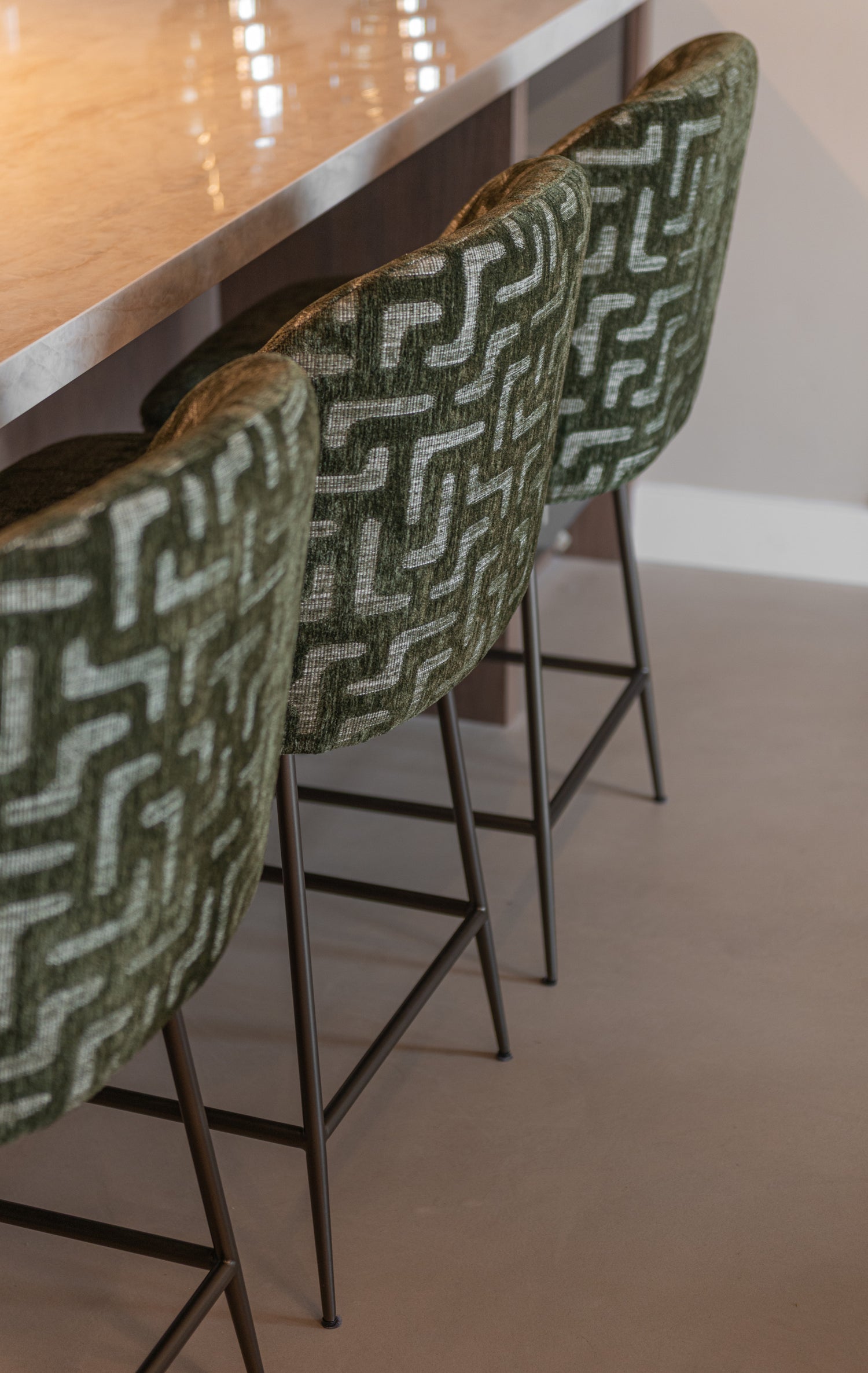 Richmond Interiors Thekenstuhl Pullitzer moss labyrinth