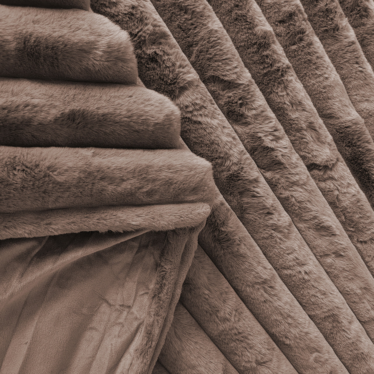 Richmond Interiors Decke Chic Furenzo taupe 150x200
