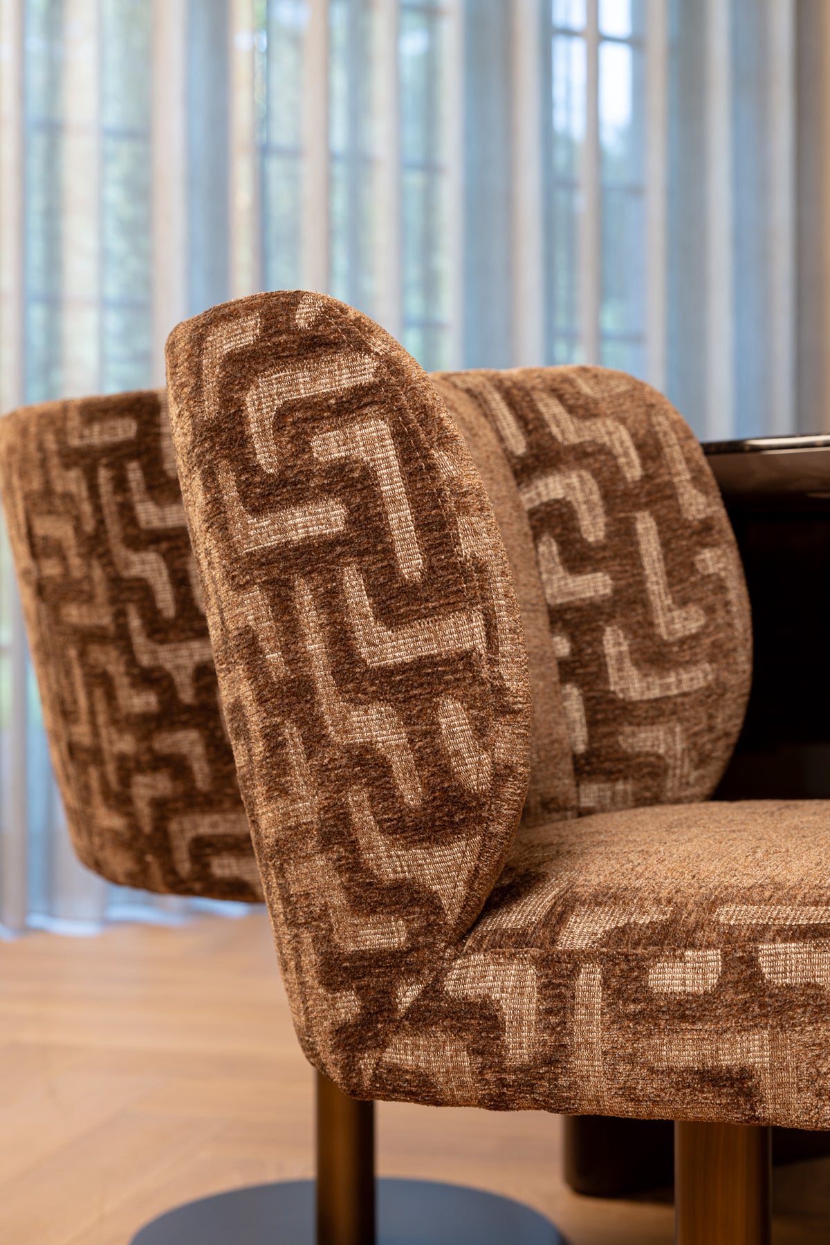 Richmond Interiors Esszimmerstuhl Fiona brown labyrinth swivel Richmond Interiors