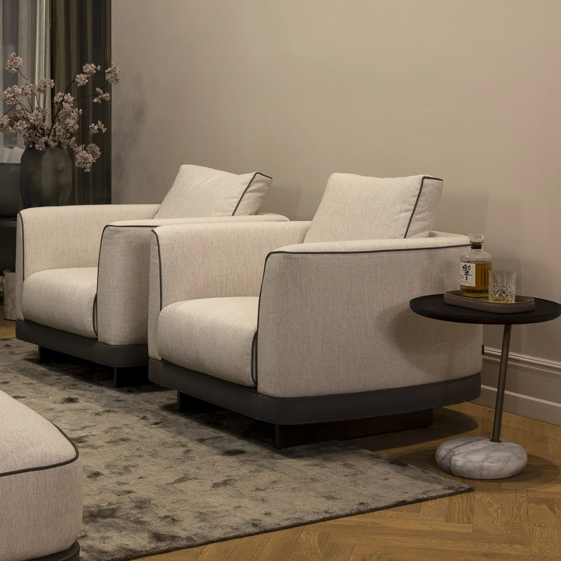 The Grand GREGORIO Sessel – Greige | Taupe Grau Polstersessel The Grand Collection