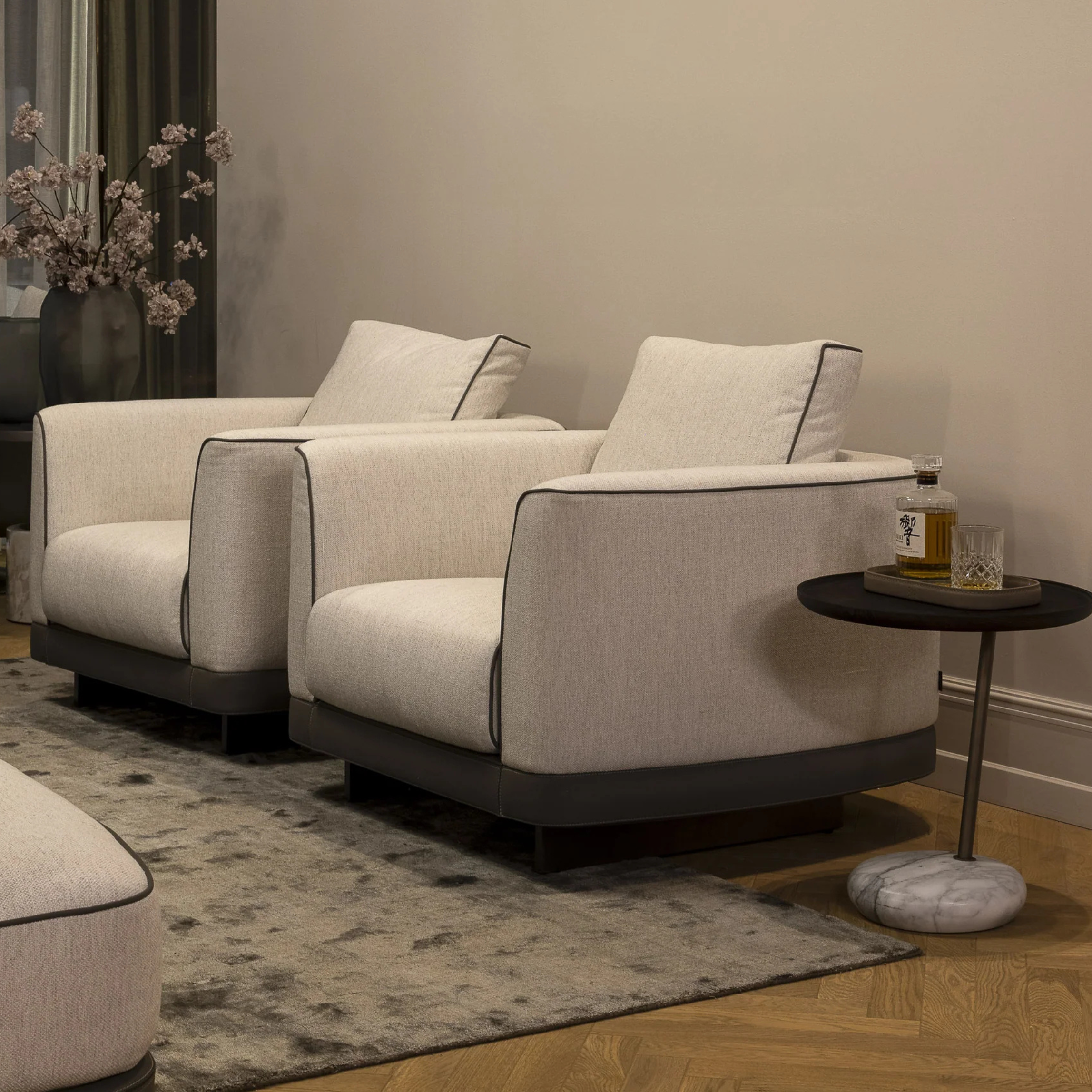 The Grand GREGORIO Sessel – Greige | Taupe Grau Polstersessel The Grand Collection