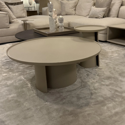 The Grand BELLAGIO Couchtisch Leder rund – Craie / Greige Couchtisch rund The Grand Collection