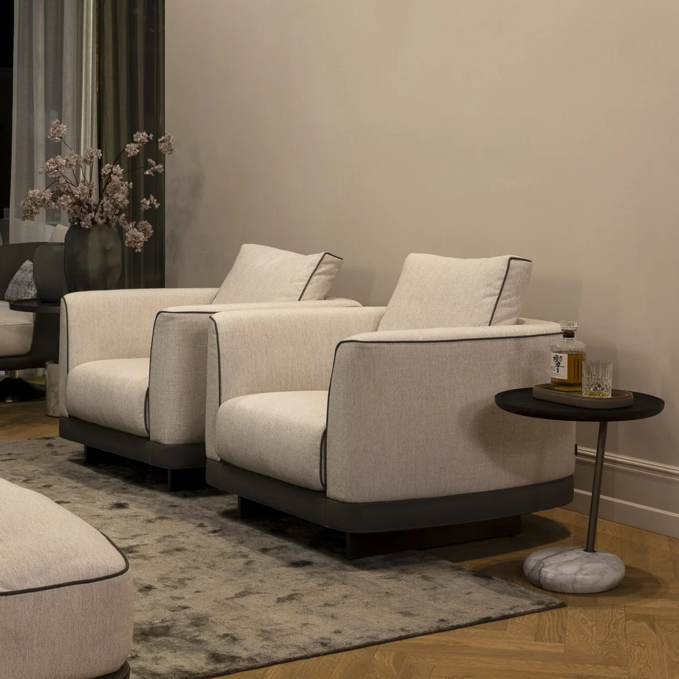 The Grand GREGORIO Sessel – Greige | Taupe Grau Polstersessel The Grand Collection