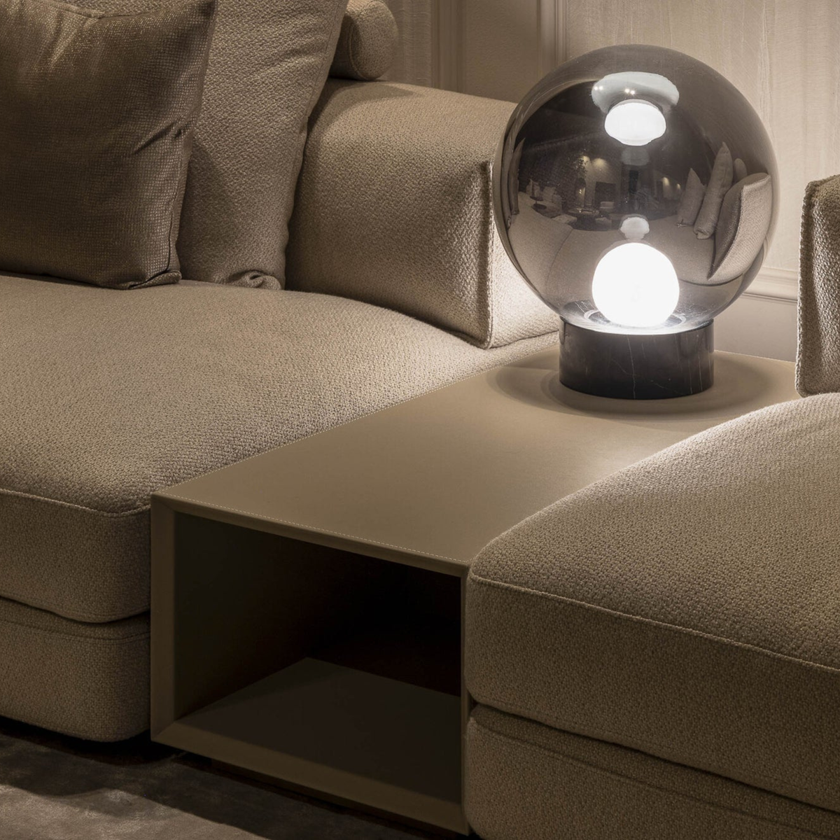 The Grand Collection MASSIMO Midside Table – Caramel Leather Beistelltisch eckig The Grand Collection