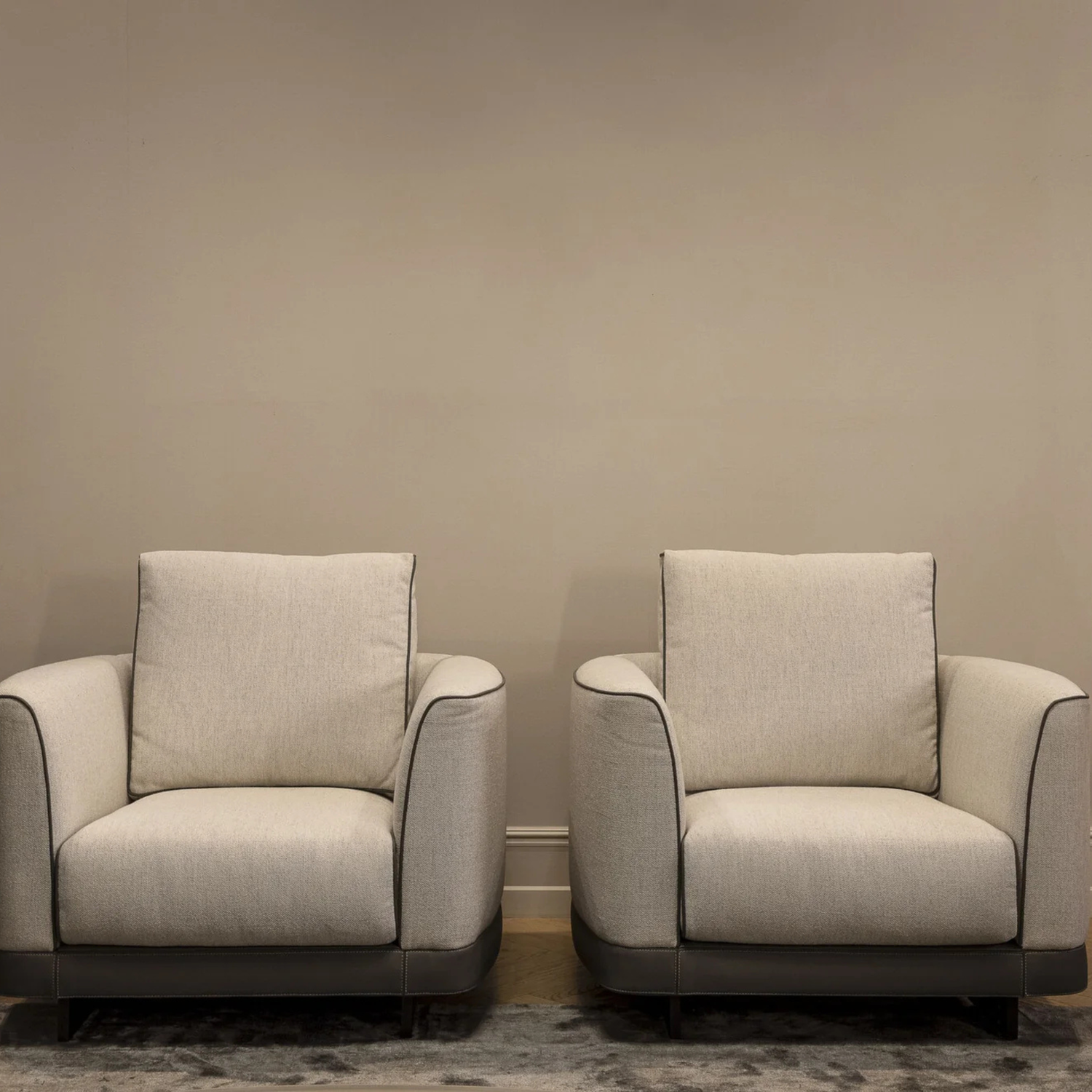 The Grand GREGORIO Sessel – Greige | Taupe Grau Polstersessel The Grand Collection