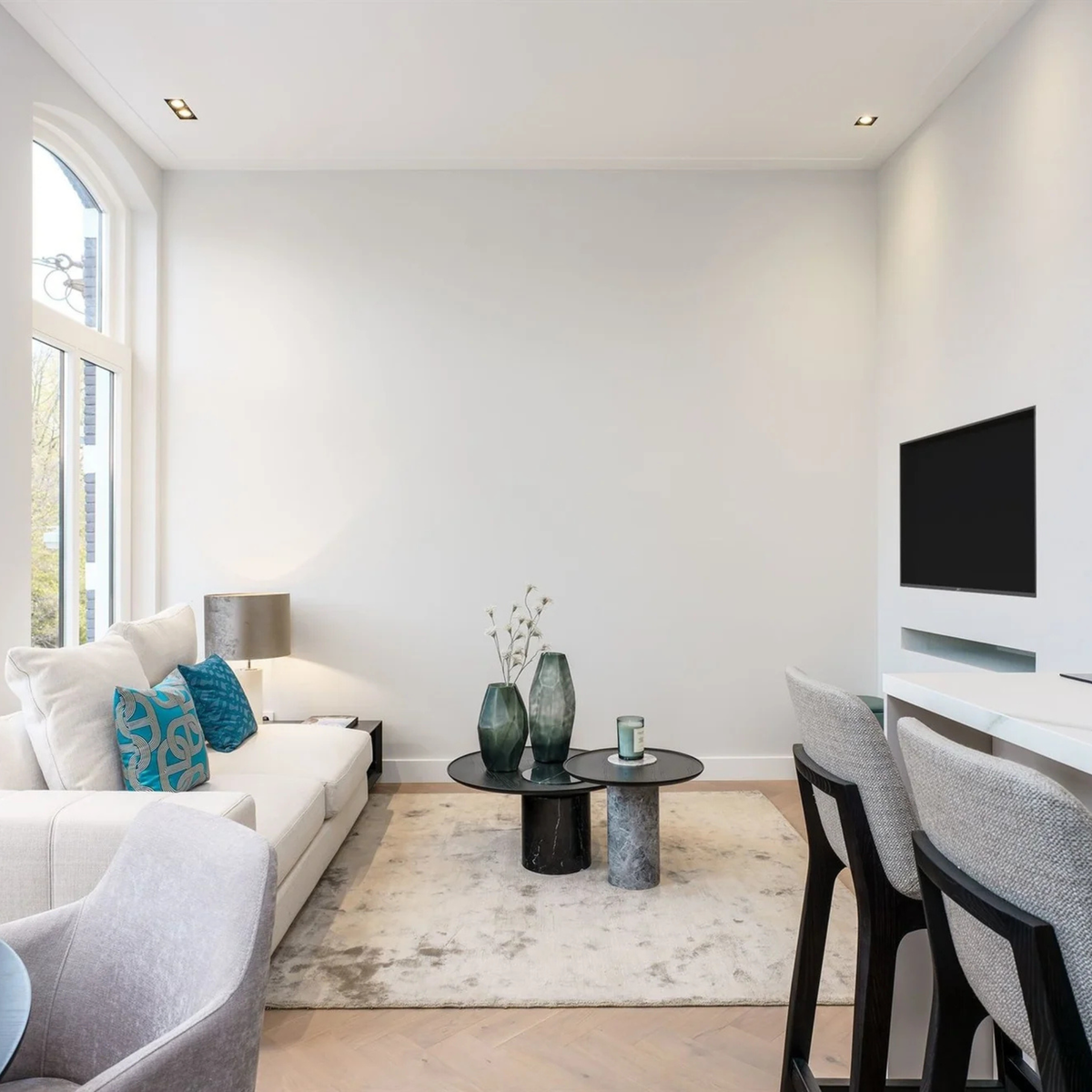The Grand Collection SOFIA Beistelltisch – Dunkler Marmor Beistelltisch rund The Grand Collection
