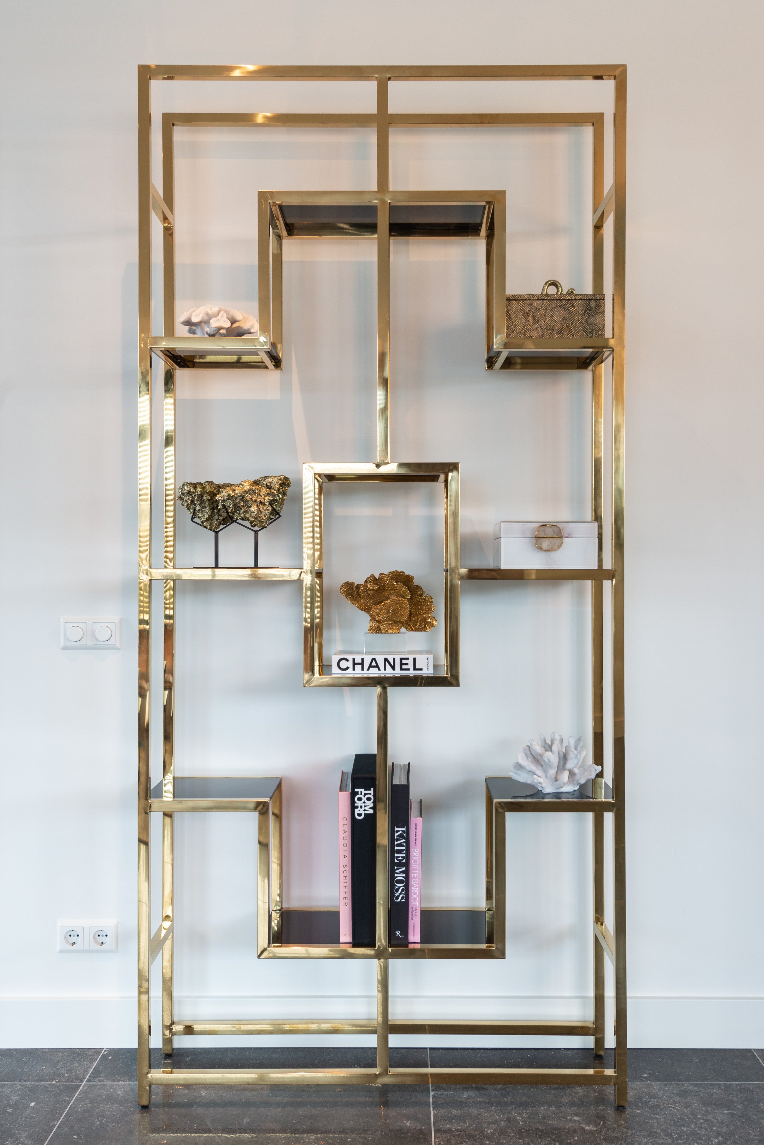Richmond Interiors Vitrine Magnus gold Vitrine Richmond Interiors