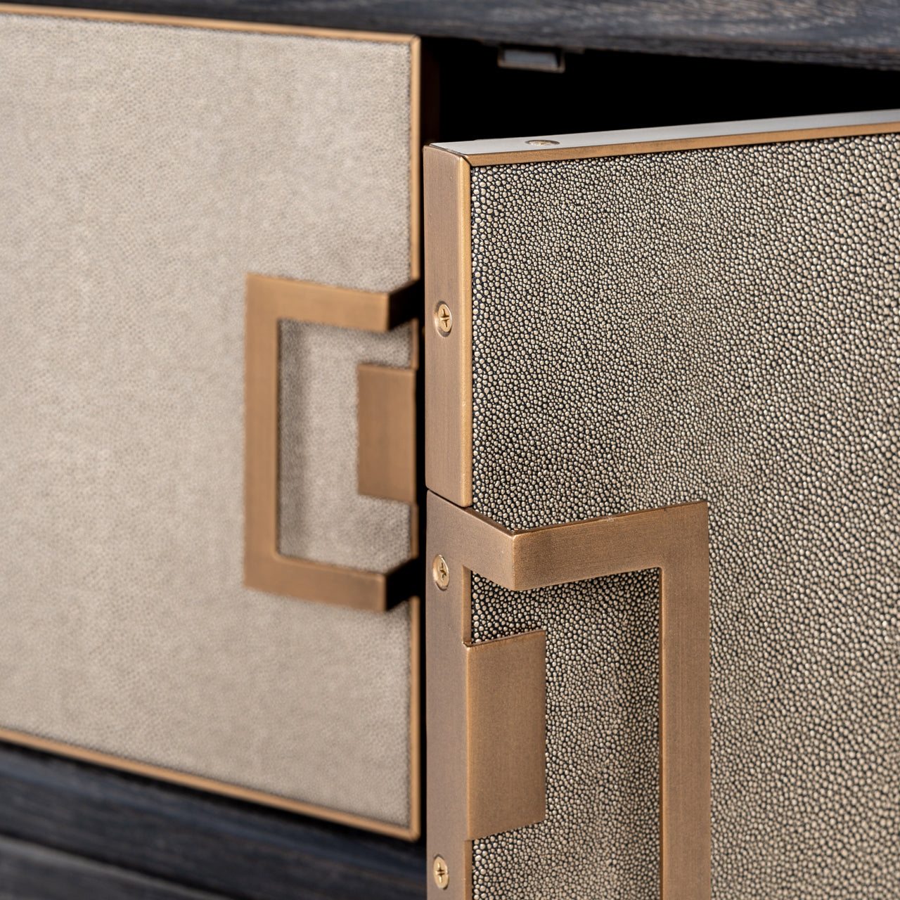 Richmond Interiors TV-Schrank Bloomville brass shagreen TV-Schrank Richmond Interiors