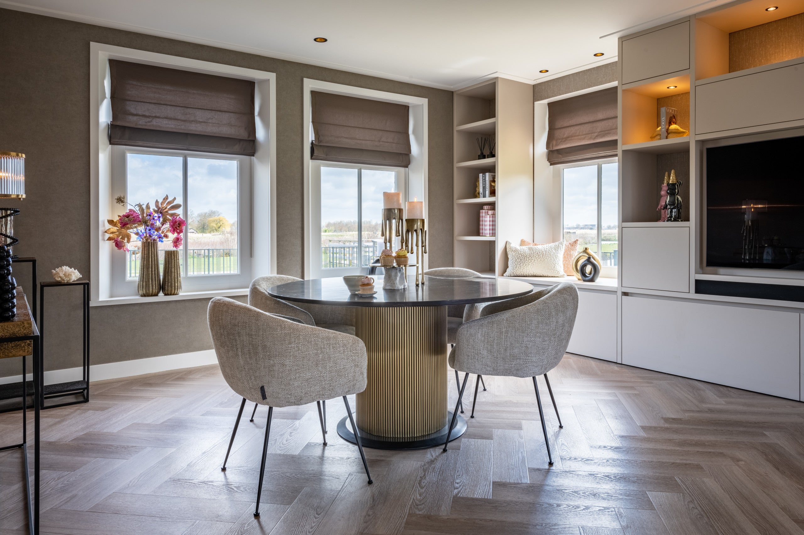 Richmond Interiors Esstisch Ironville gold 140Ø Esstisch Richmond Interiors