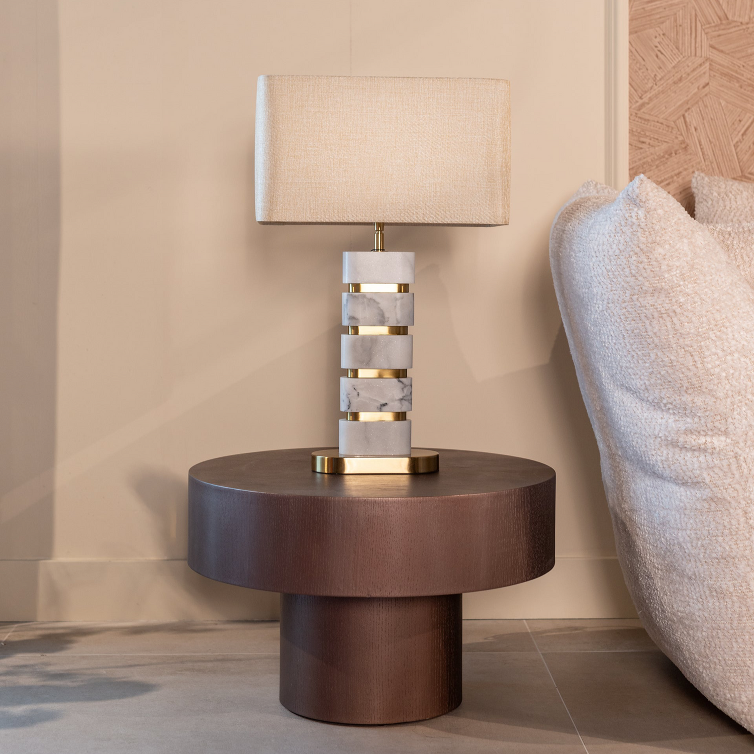 Richmond Interiors Tischlampe Lenore inkl. Lampenschirm (Gold) Tischlampe Richmond Interiors