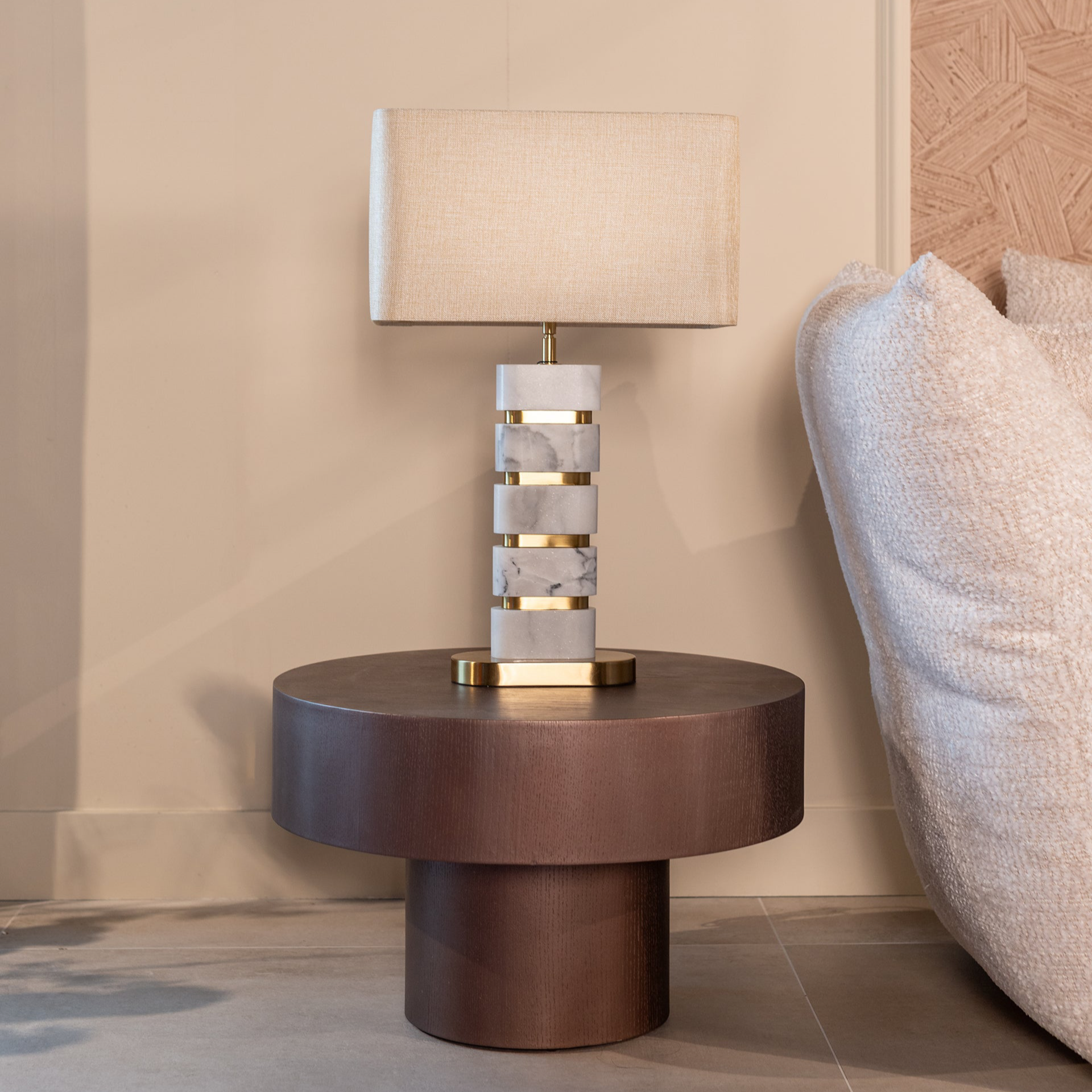 Richmond Interiors Tischlampe Lenore inkl. Lampenschirm (Gold) Tischlampe Richmond Interiors