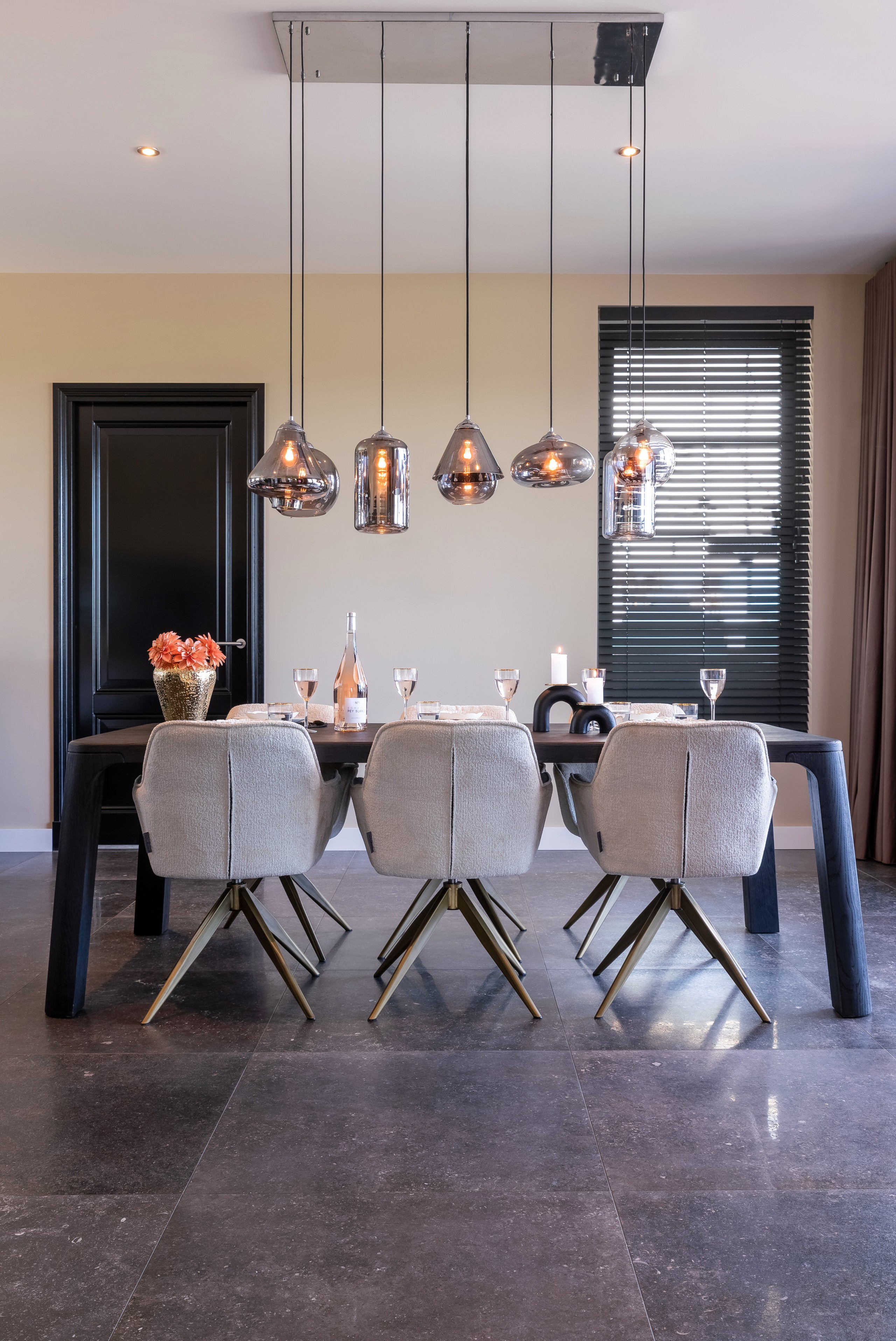 Richmond Interiors Esszimmerstuhl Aline white chenille swivel fire retardant Esszimmerstuhl Richmond Interiors