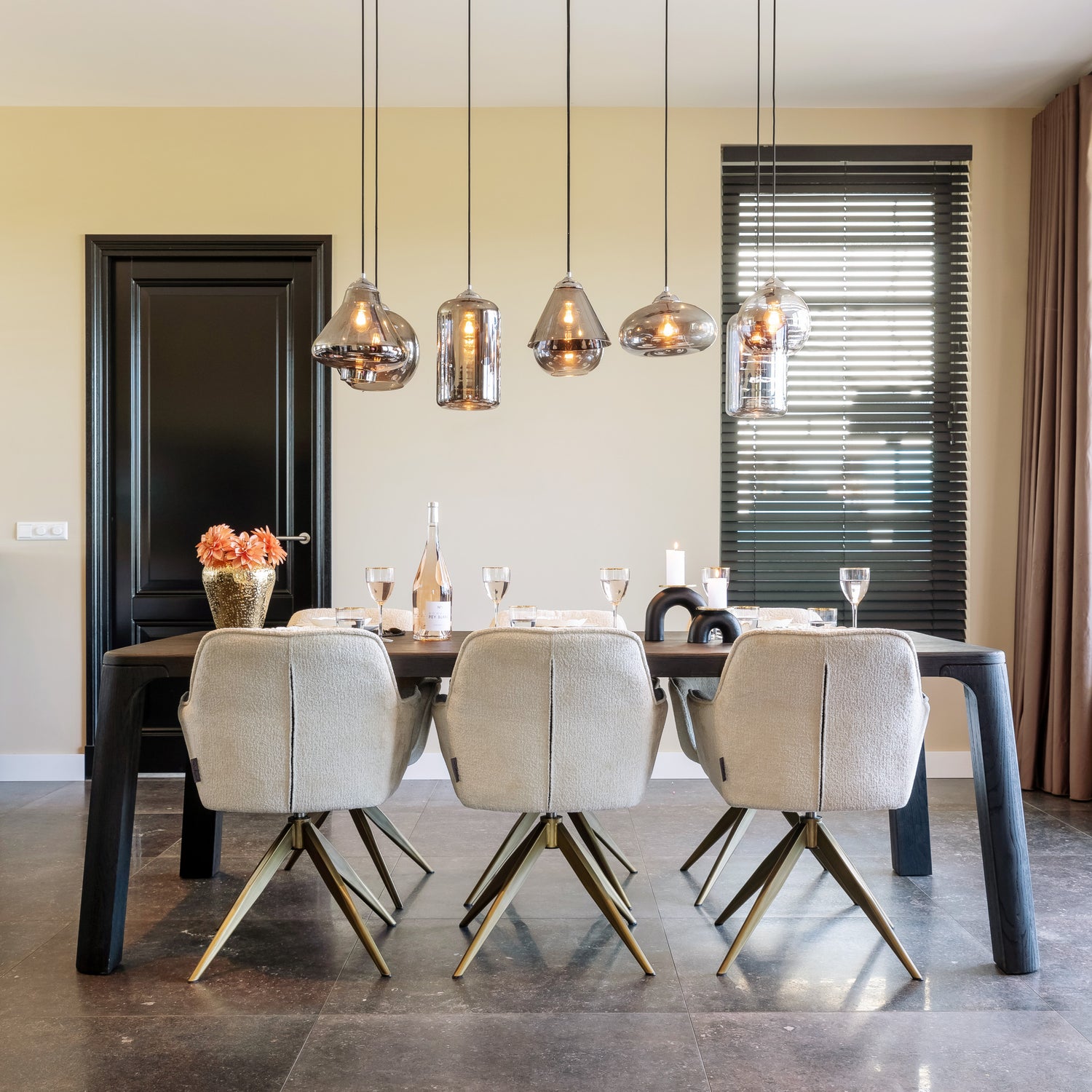 Richmond Interiors Esszimmerstuhl Aline white chenille swivel fire retardant Esszimmerstuhl Richmond Interiors