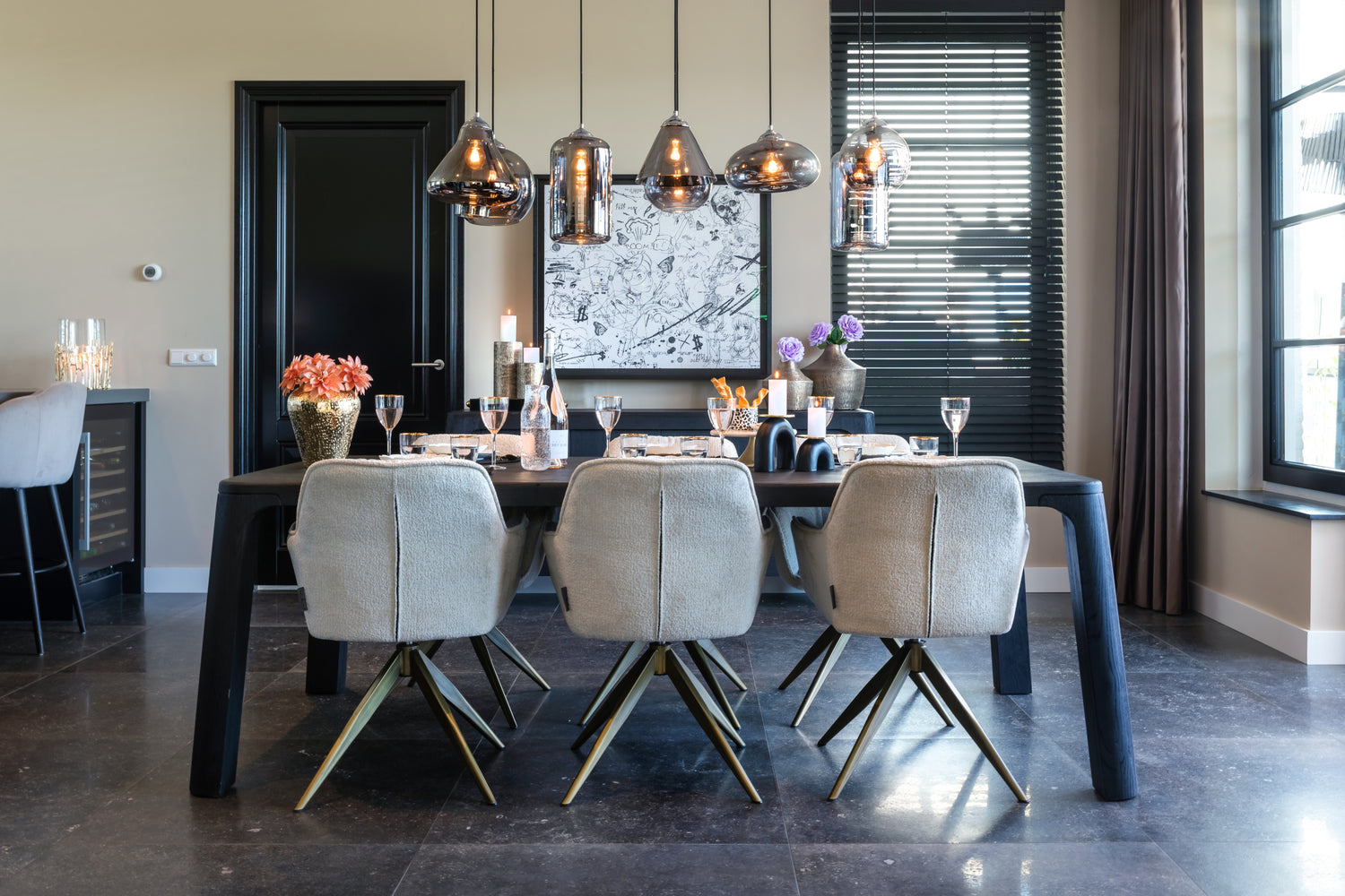 Richmond Interiors Esszimmerstuhl Aline white chenille swivel fire retardant Esszimmerstuhl Richmond Interiors