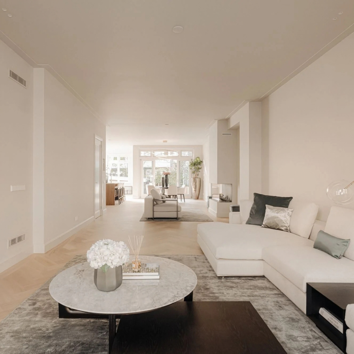 The Grand Collection BRIO Couchtisch – White Marble Couchtisch rund The Grand Collection