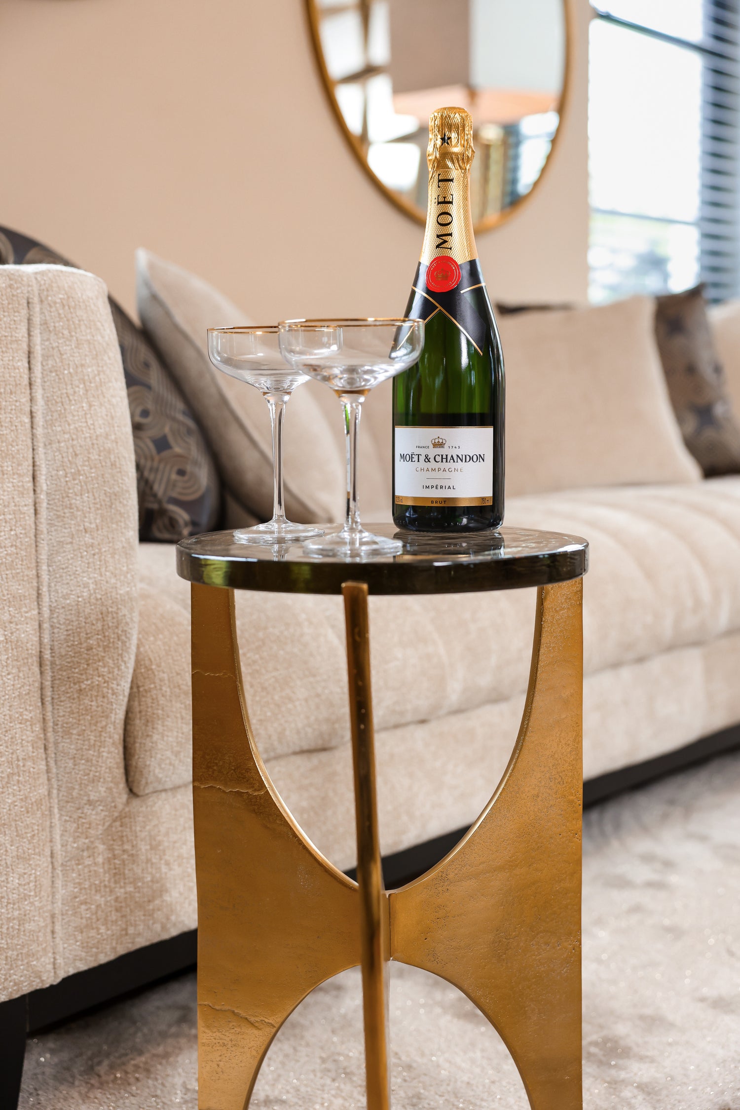 Richmond Interiors Beistelltisch Avery gold Beistelltisch Richmond Interiors