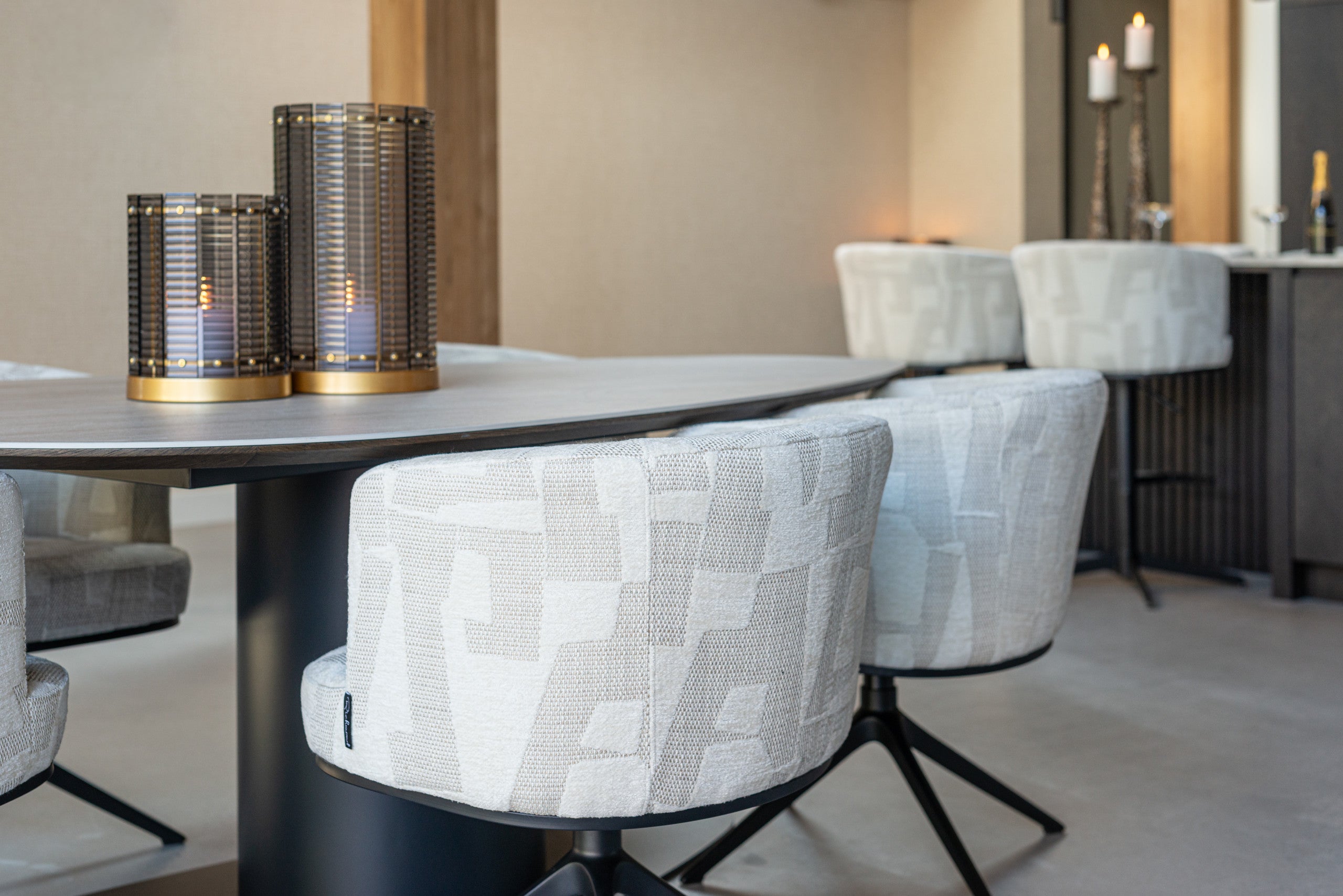 Richmond Interiors Esszimmerstuhl Cheyenne beige graffic swivel Esszimmerstuhl Richmond Interiors