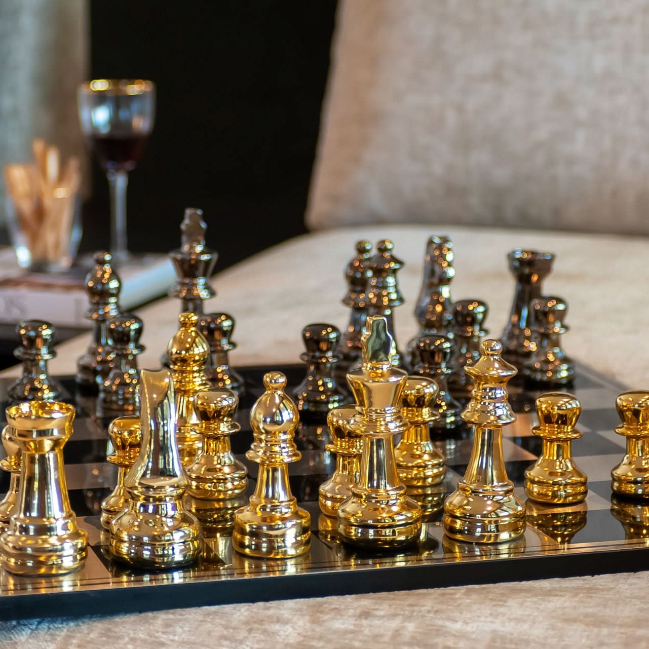 Richmond Interiors Dekoratives Schachspiel Saray Schwarz/Gold Deko-Schachbrett Richmond Interiors