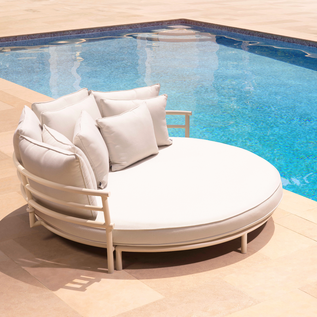 Eichholtz Outdoor Sofa Laguno Round – Sand Finish | Lewis Off-White/Grey Outdoor Daybed Eichholtz