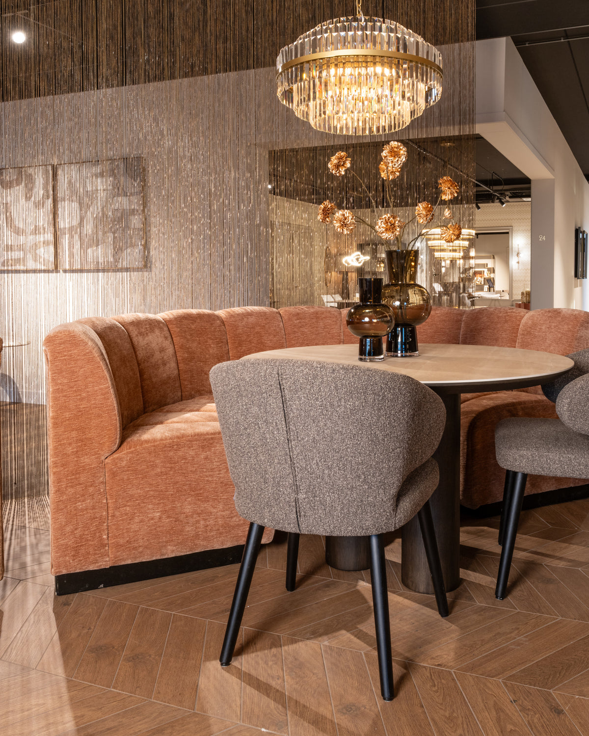 Richmond Interiors Sitzbank Hillpark customized round corner fire retardant Richmond Interiors