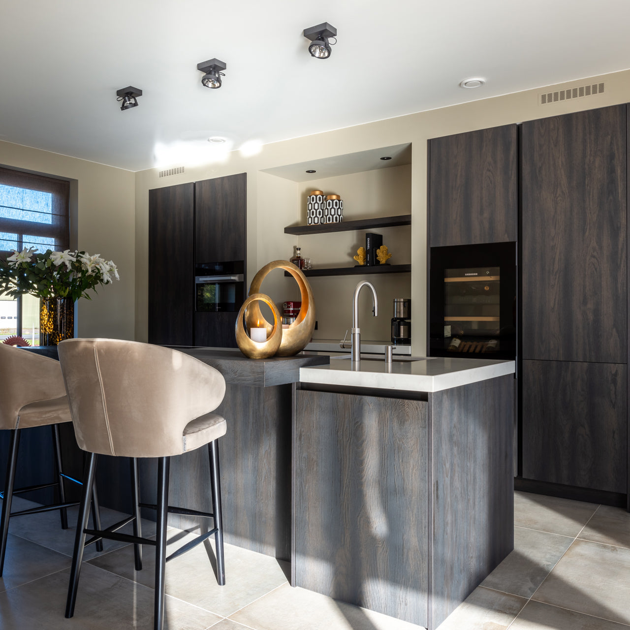 Richmond Interiors Thekenstuhl Indigo customized Thekenstuhl Richmond Interiors