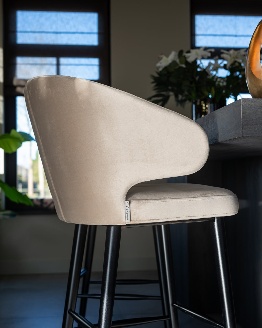 Richmond Interiors Thekenstuhl Indigo customized Thekenstuhl Richmond Interiors