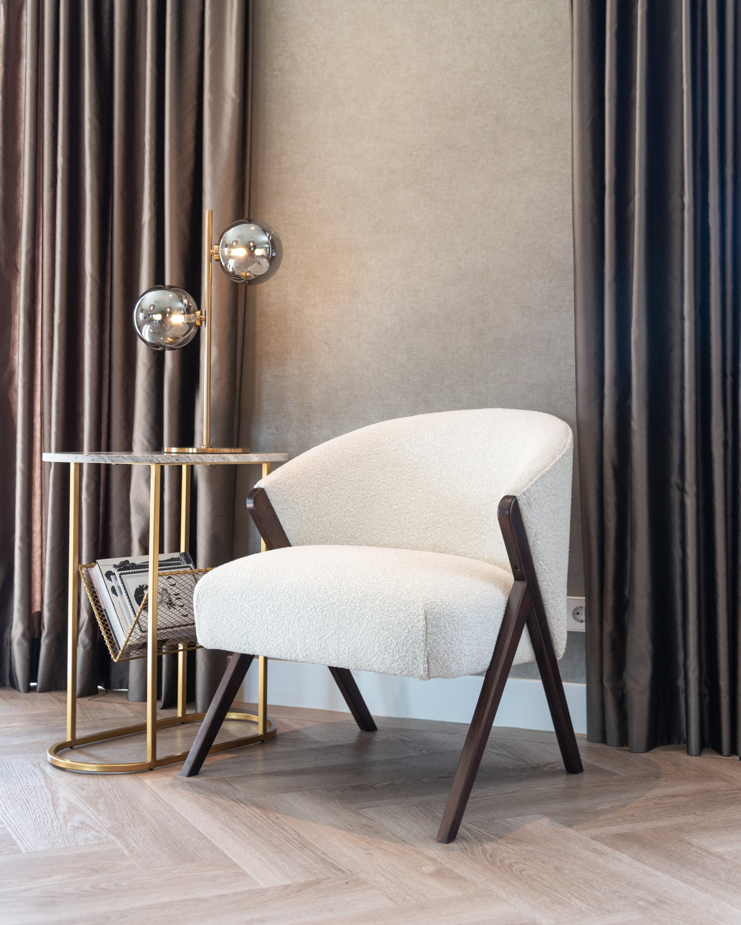 Richmond Interiors Lounge Stuhl Mia white bouclé
