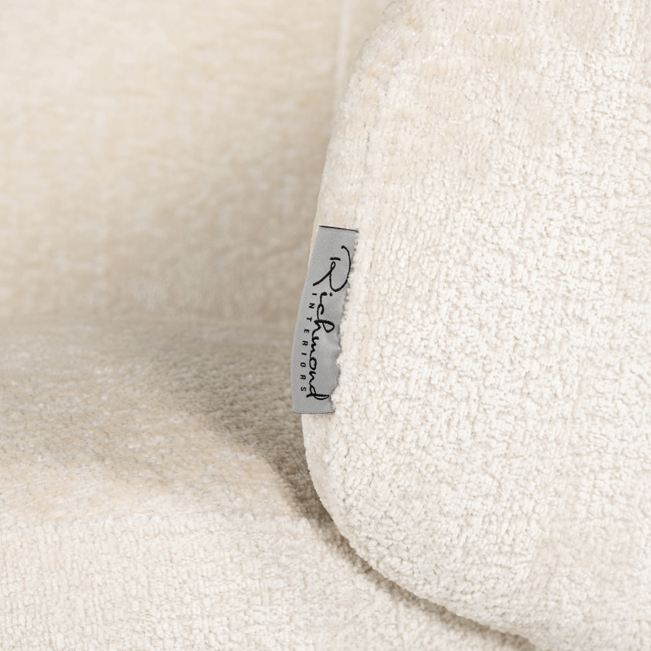 Richmond Interiors Esszimmerstuhl Amphara FR white chenille fire retardant Esszimmerstuhl Richmond Interiors