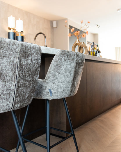 Richmond Interiors - 2er-Set Barhocker Linsey stone Chenille Barhocker Richmond Interiors