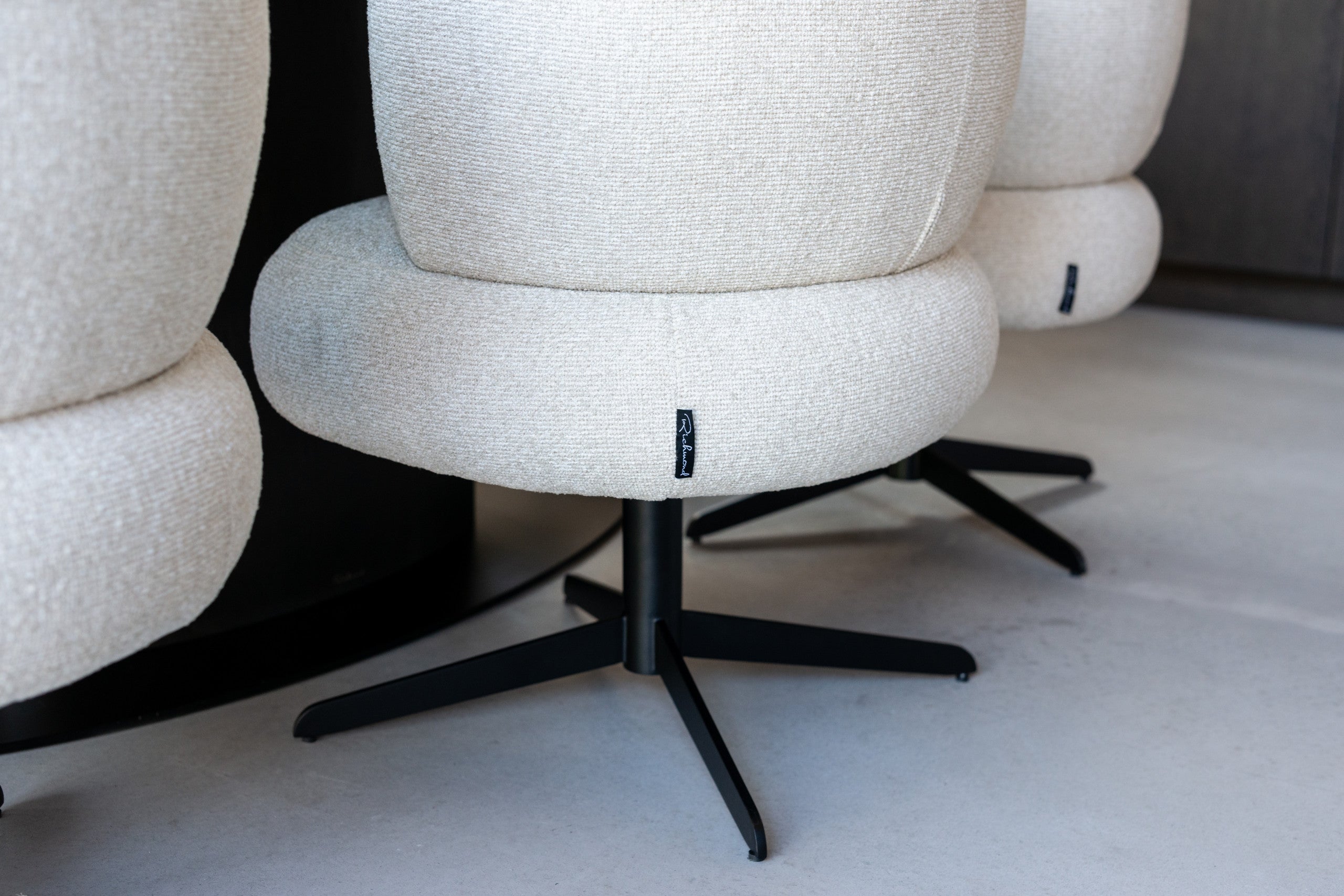 Richmond Interiors Esszimmerstuhl Alexis biscotti swivel Esszimmerstuhl Richmond Interiors