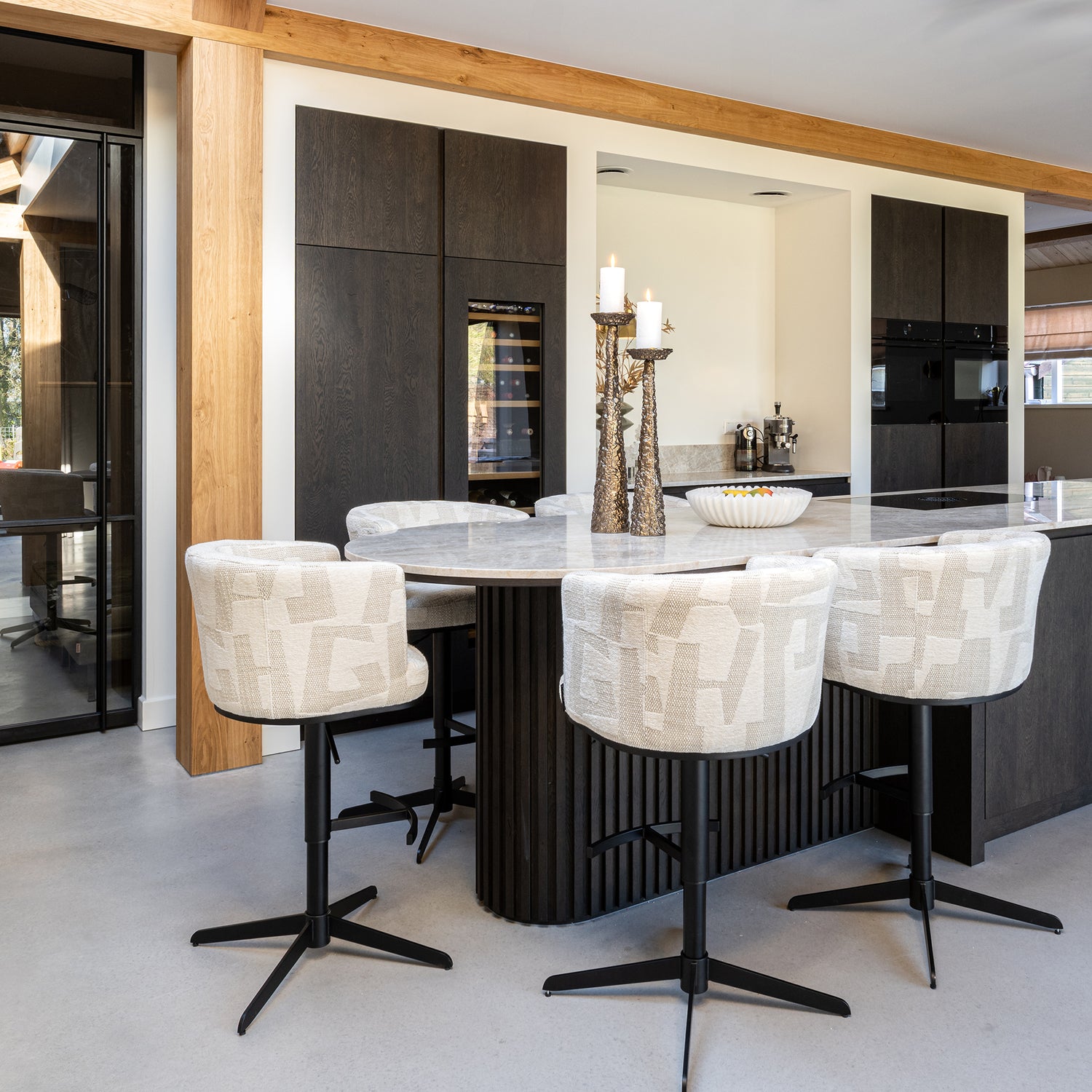Richmond Interiors Bar-/Thekenstuhl Cheyenne beige graffic (Beige graffic) Barstuhl Richmond Interiors