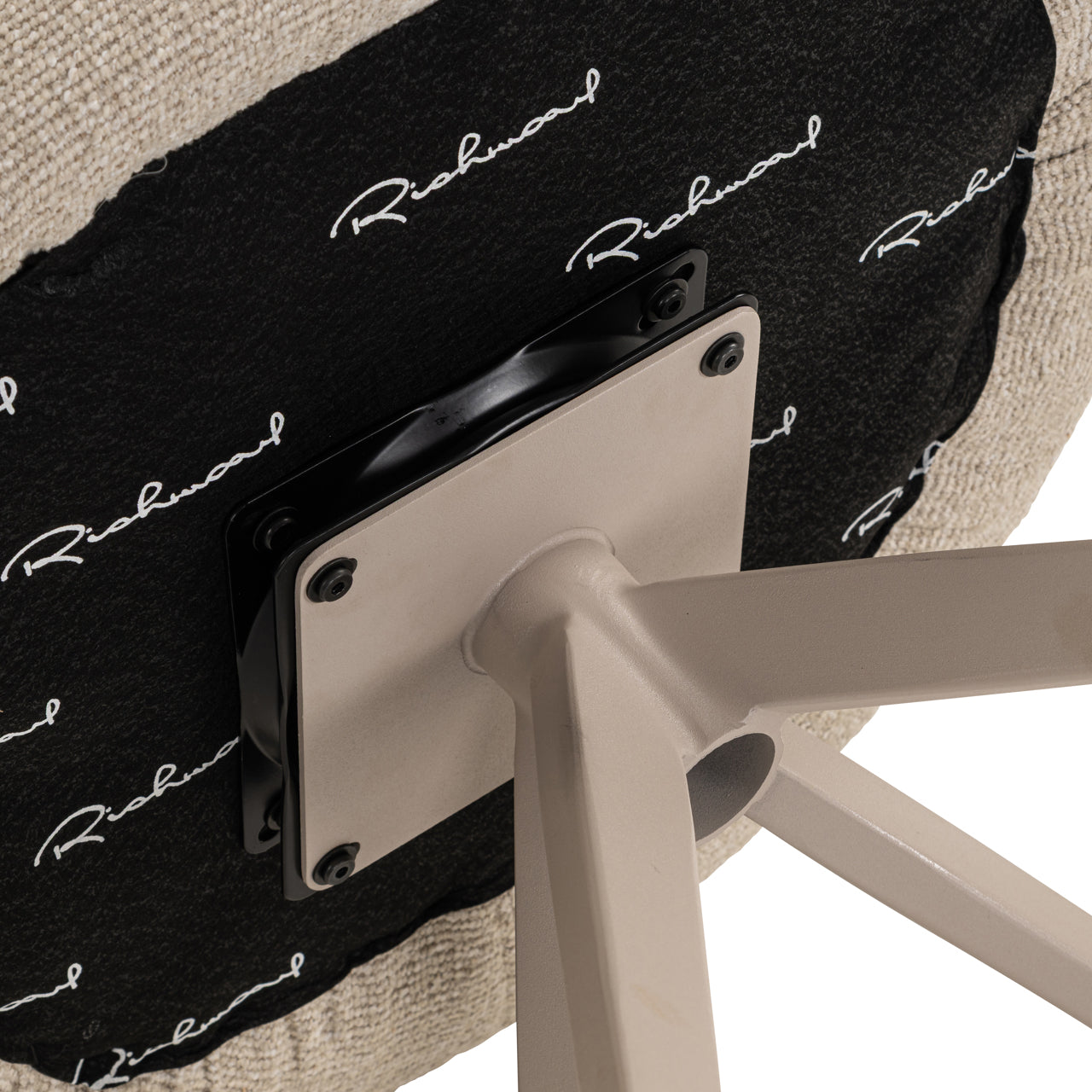 Richmond Interiors Esszimmerstuhl Olivia biscotti swivel Esszimmerstuhl Richmond Interiors